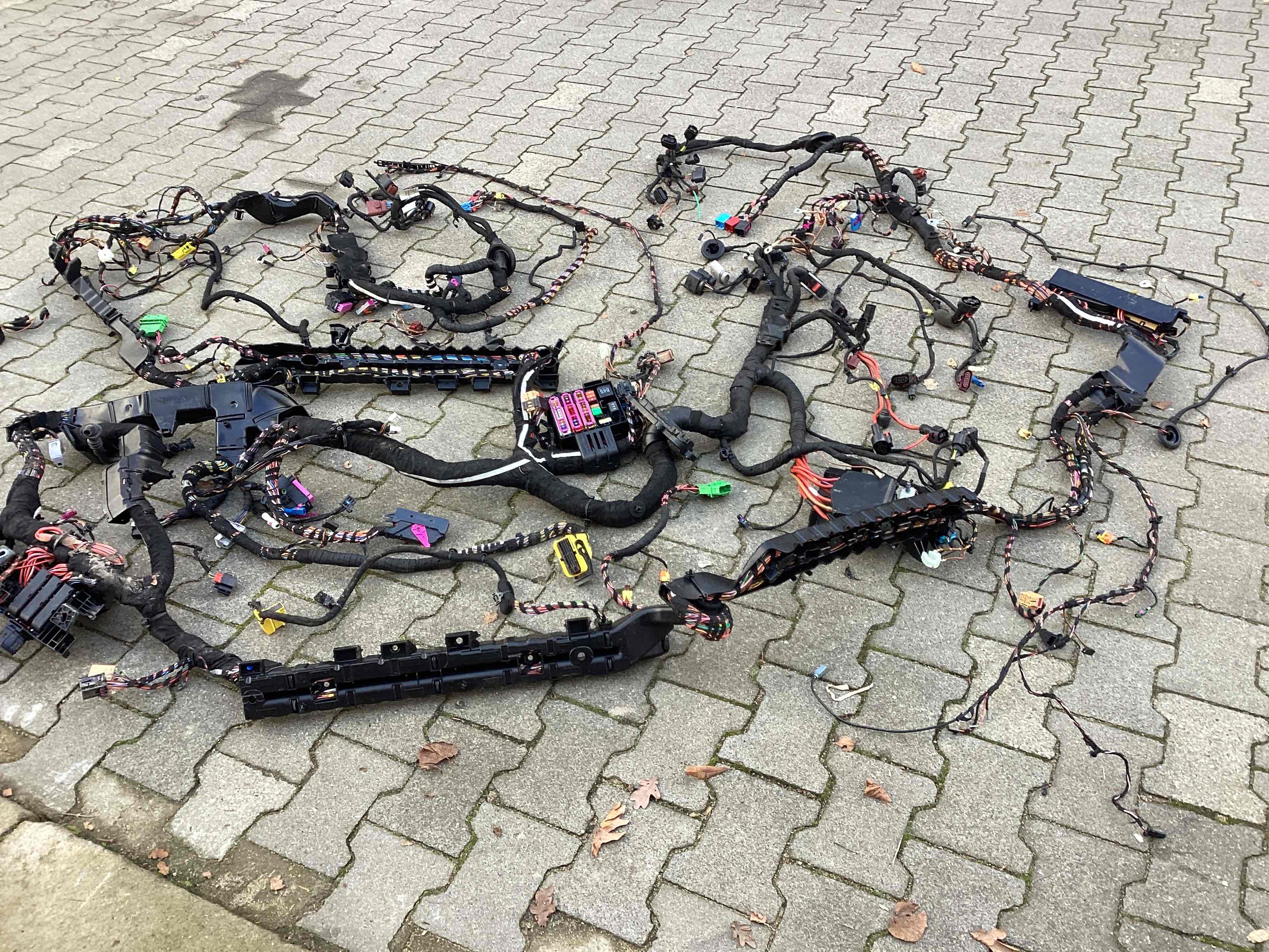 Электропроводка (коса) Porsche Taycan 121225-101