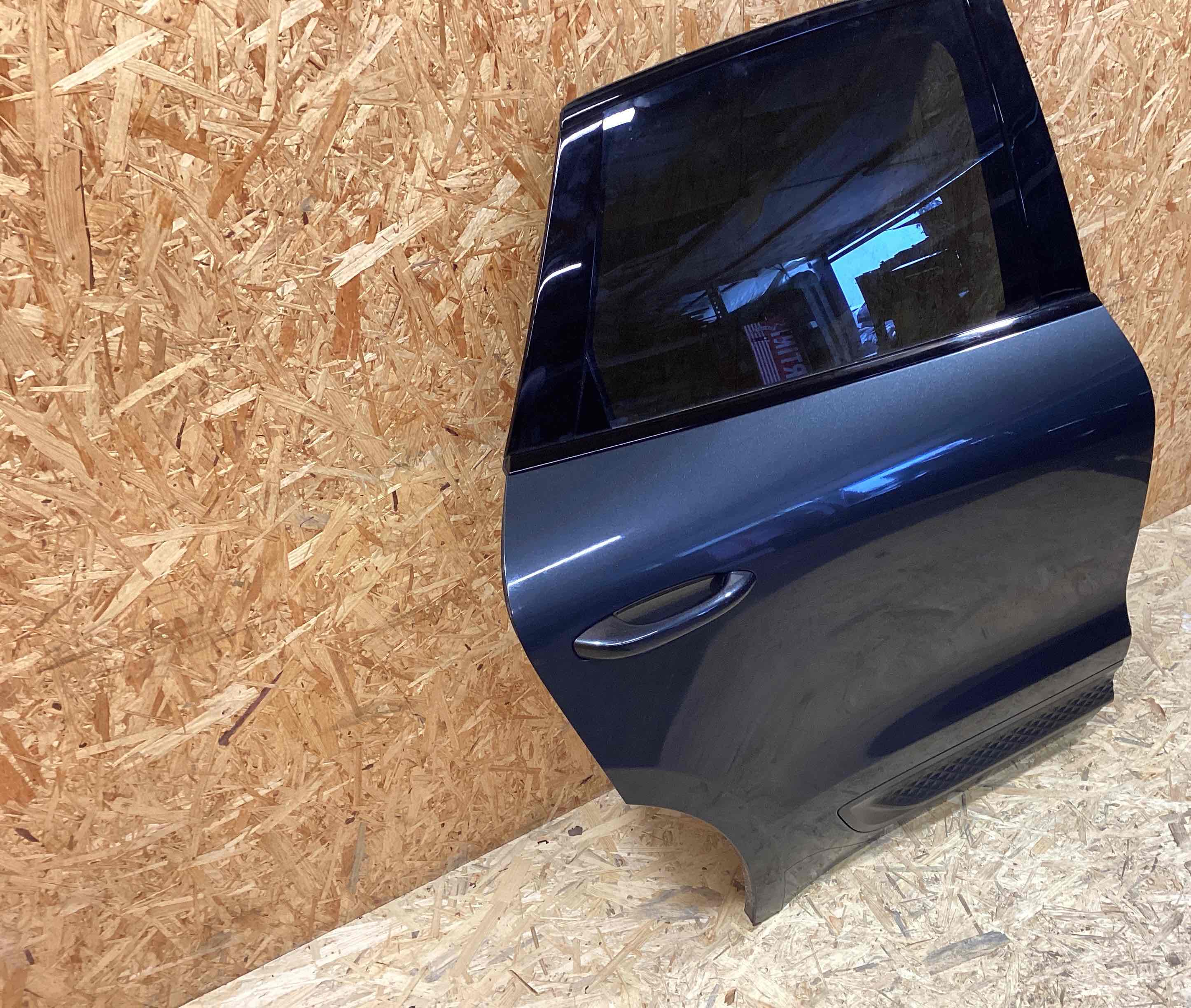 Дверь задняя правая Porsche Macan 130126-107