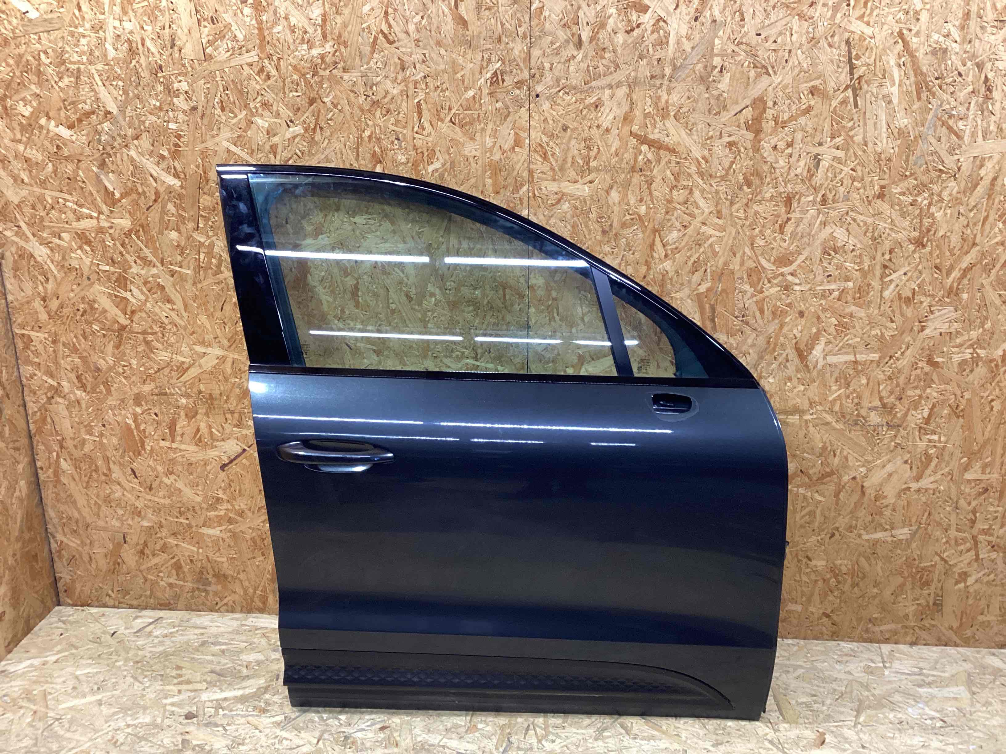 Дверь передняя правая Porsche Macan 130126-108