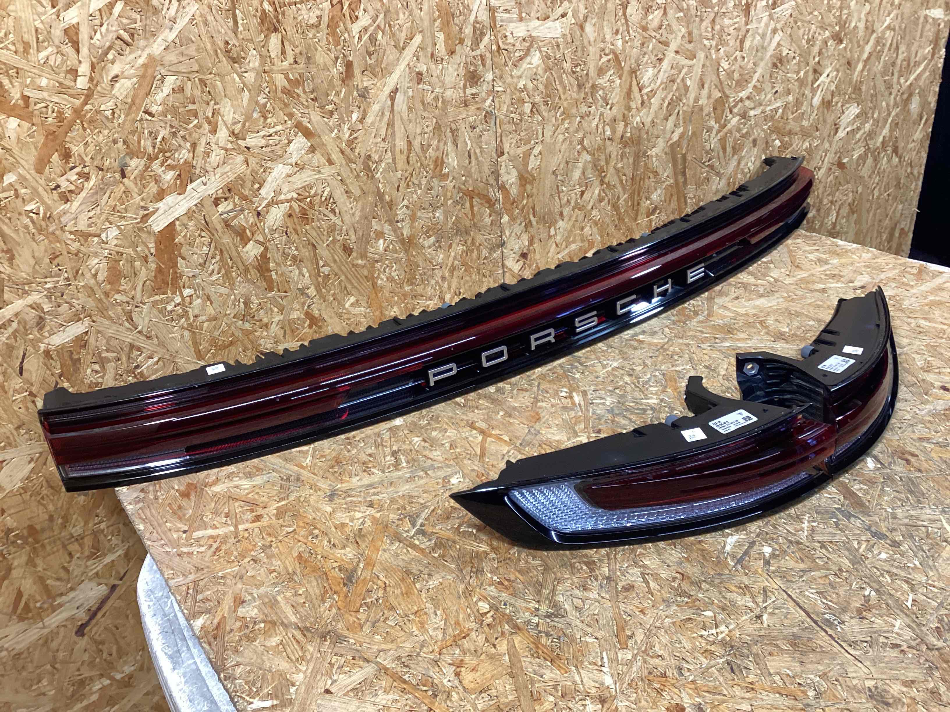 Фонарь стоп-сигнал Porsche Cayenne 130126-109