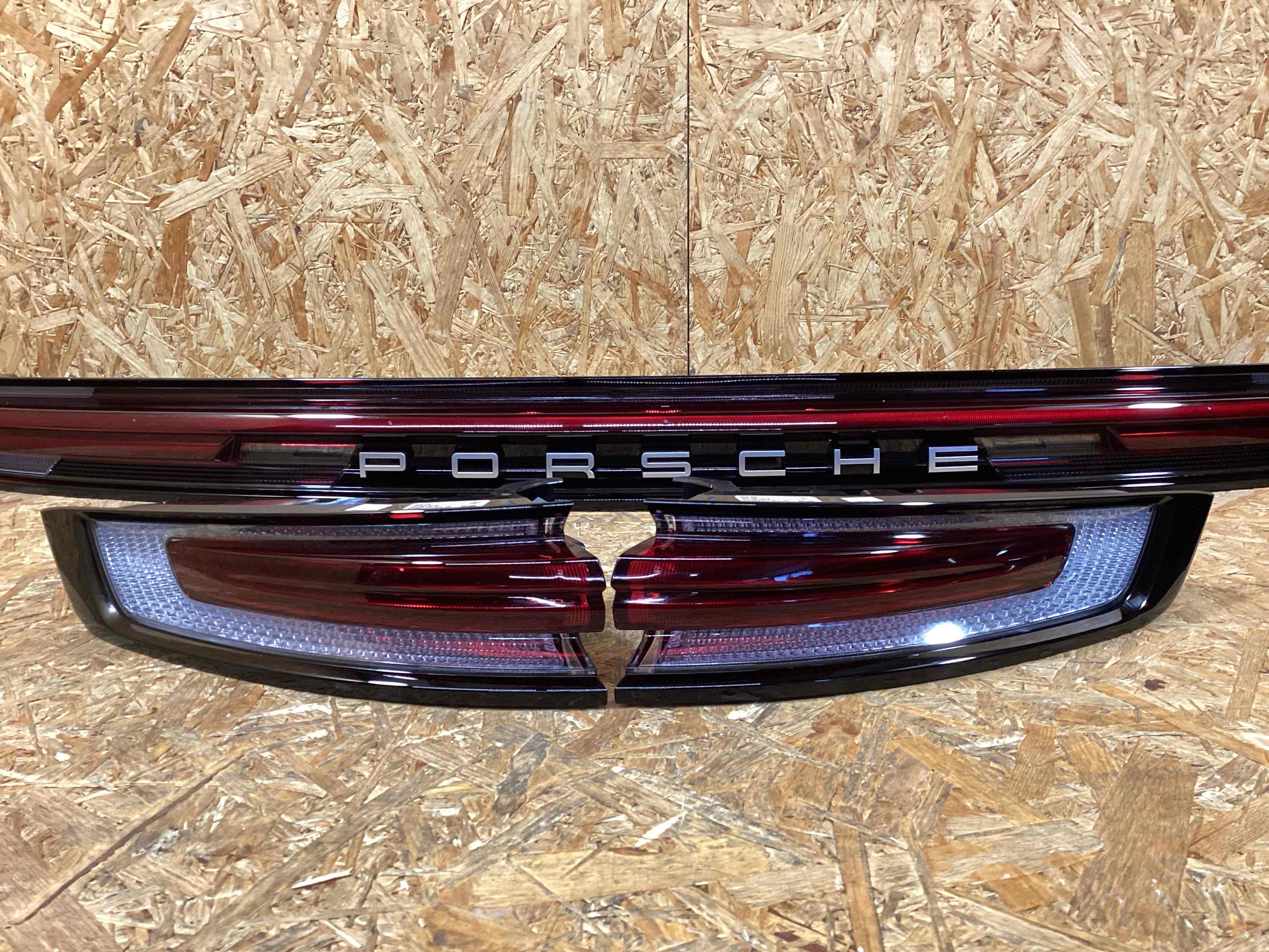 Фонарь стоп-сигнал Porsche Cayenne 130126-109