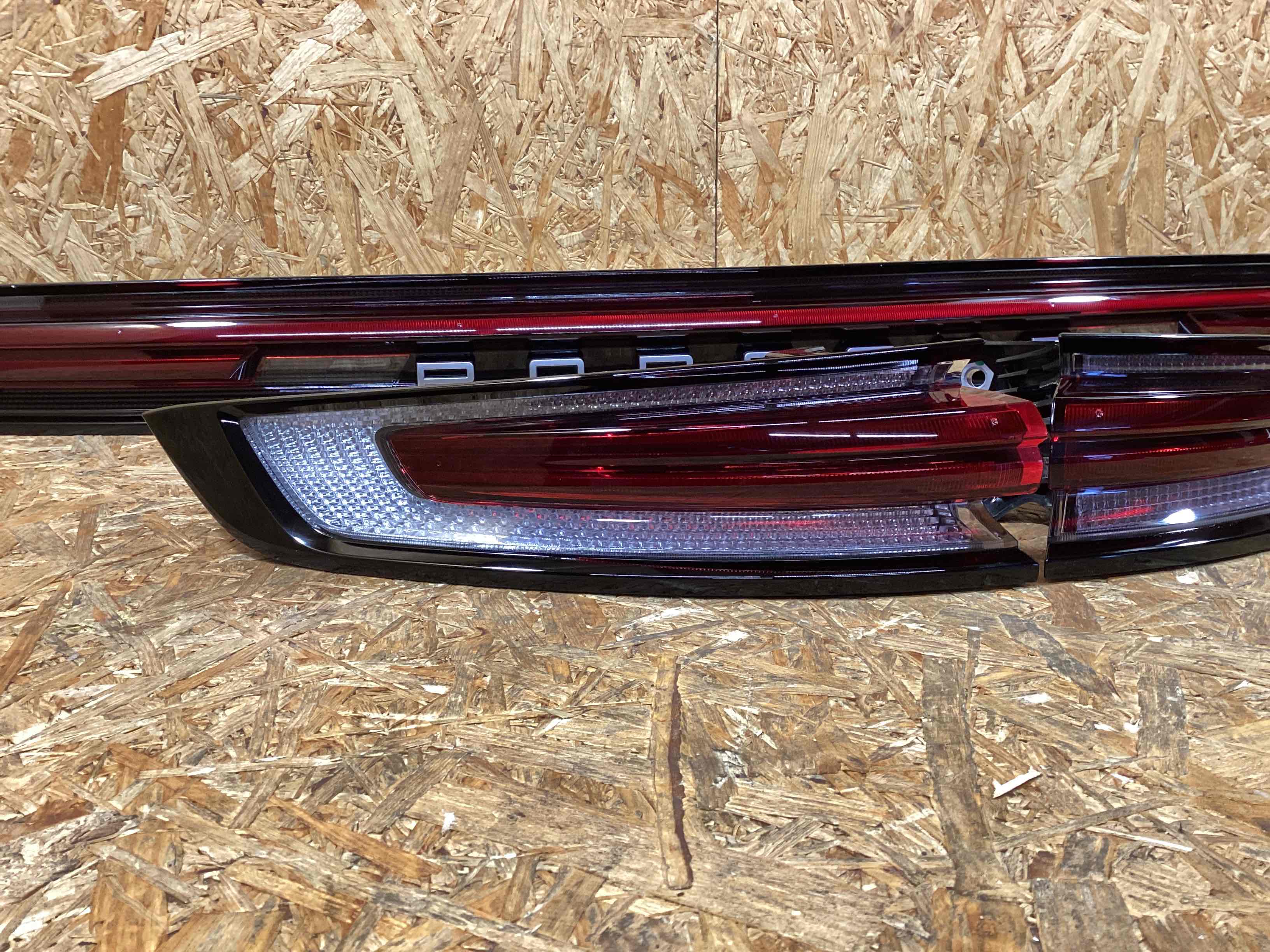 Фонарь стоп-сигнал Porsche Cayenne 130126-109