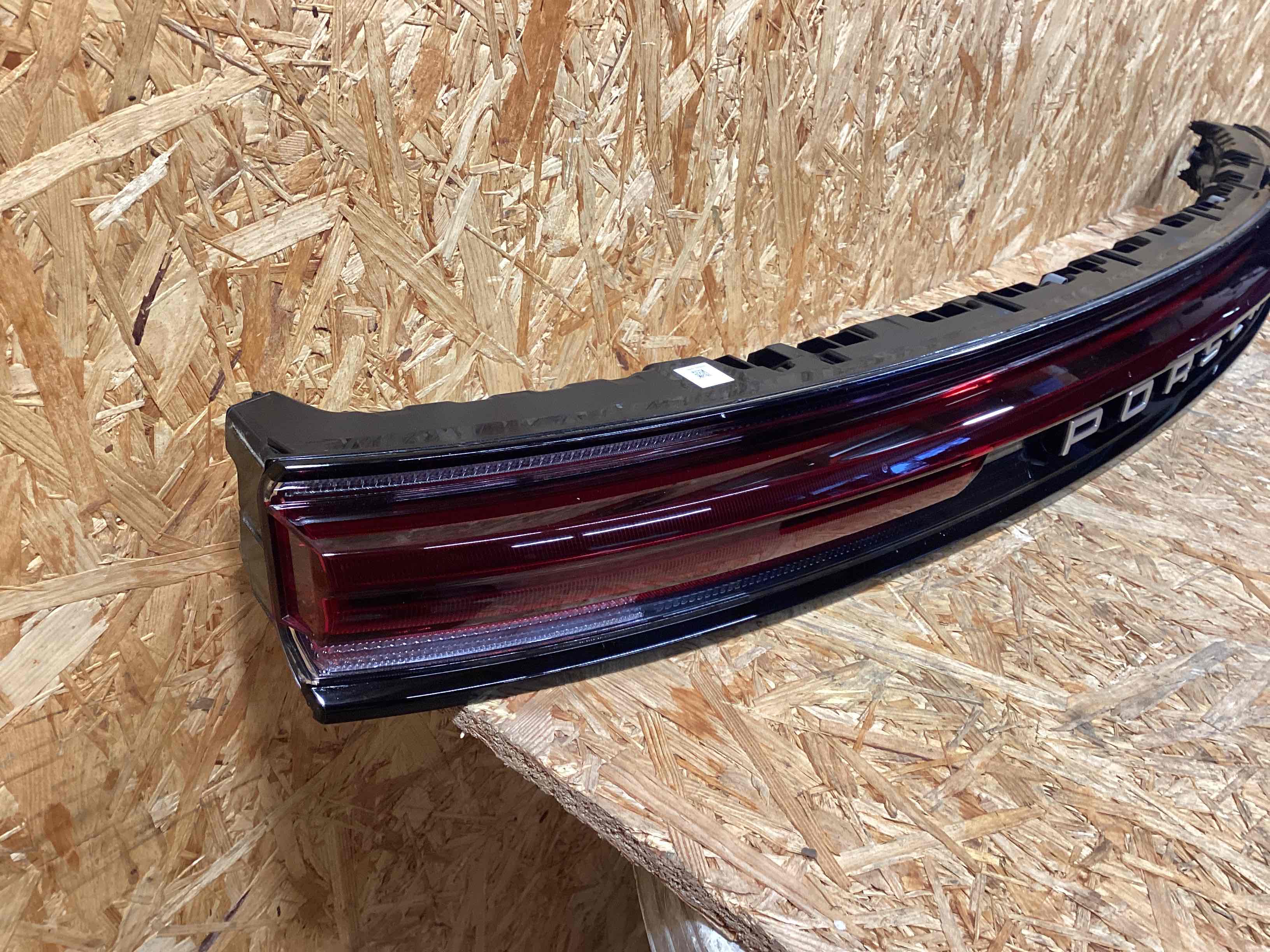 Фонарь стоп-сигнал Porsche Cayenne 130126-109