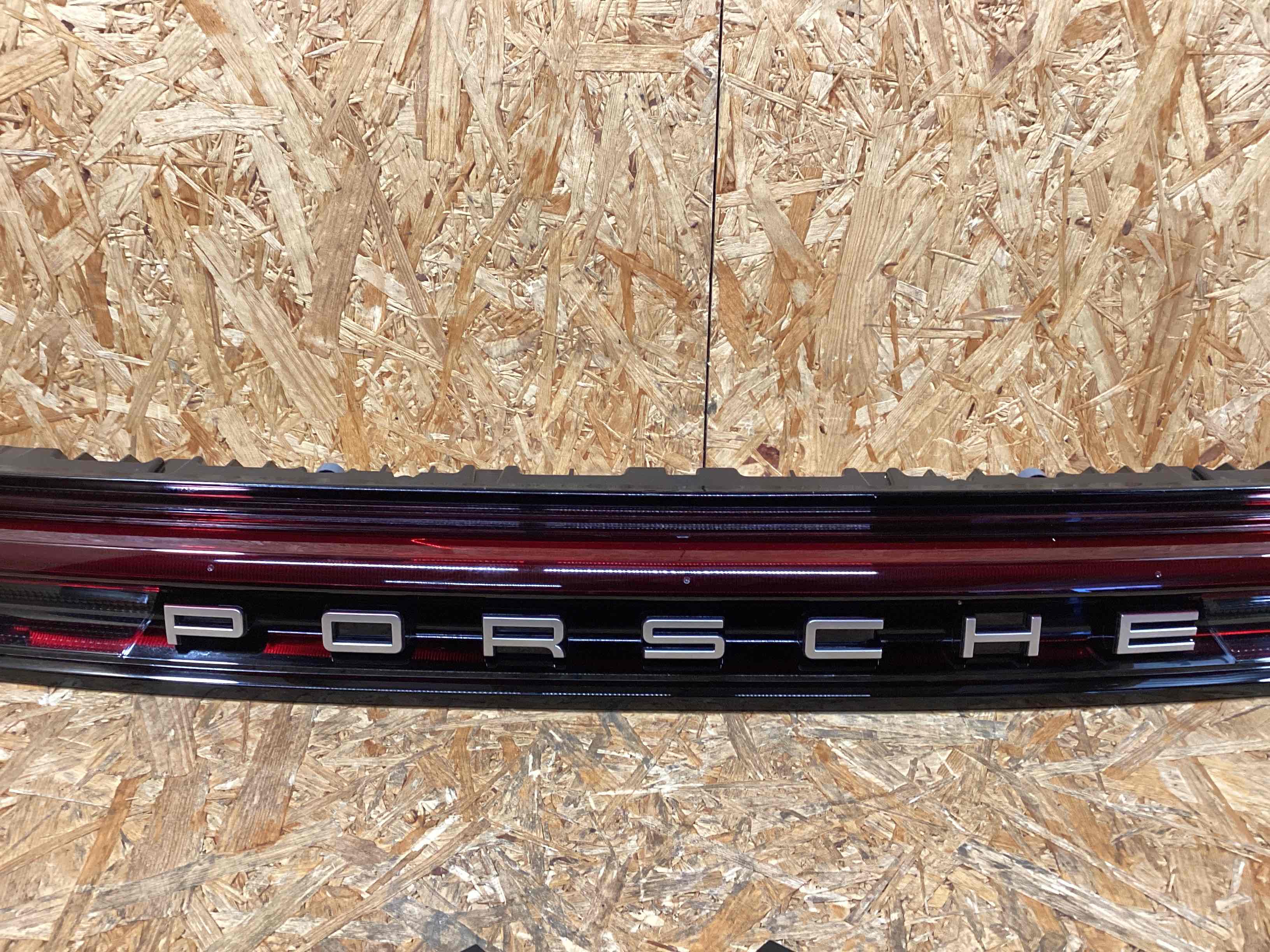 Фонарь стоп-сигнал Porsche Cayenne 130126-109