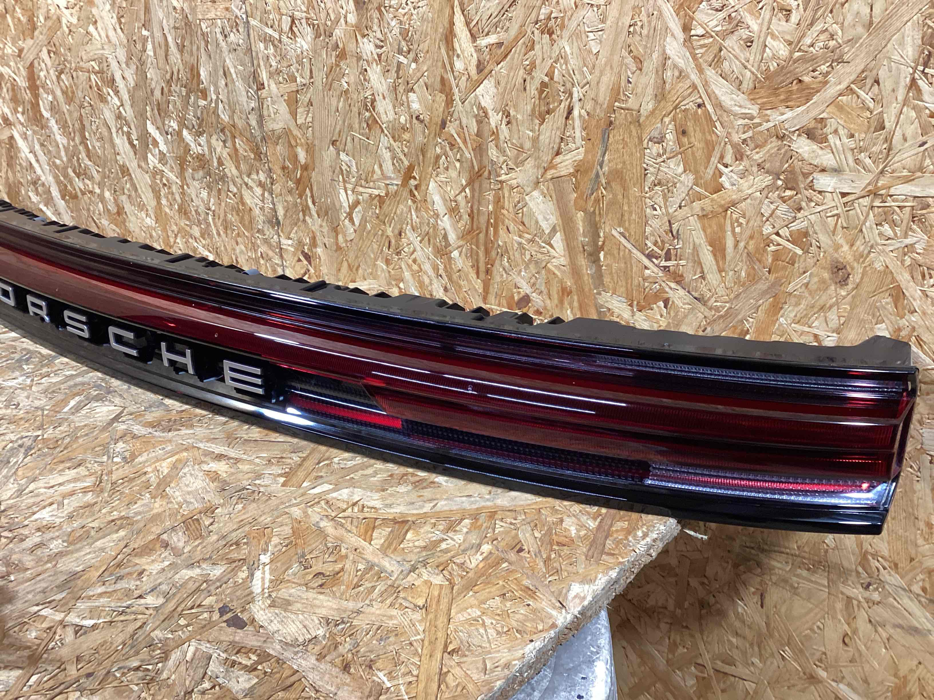 Фонарь стоп-сигнал Porsche Cayenne 130126-109