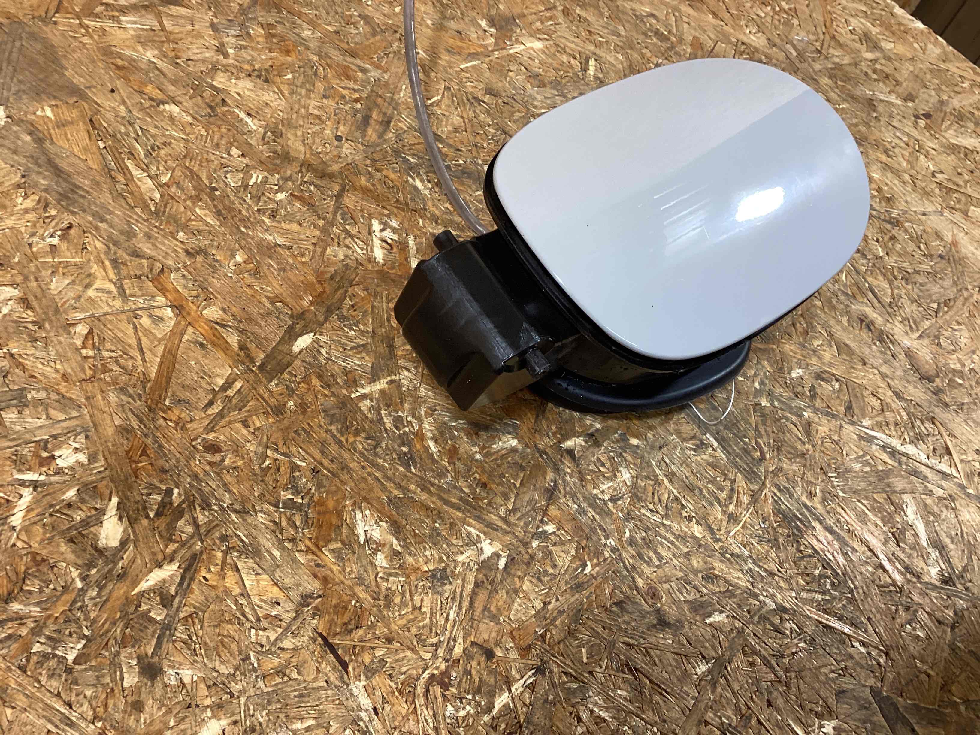 Лючок бака Porsche Macan 130226-109