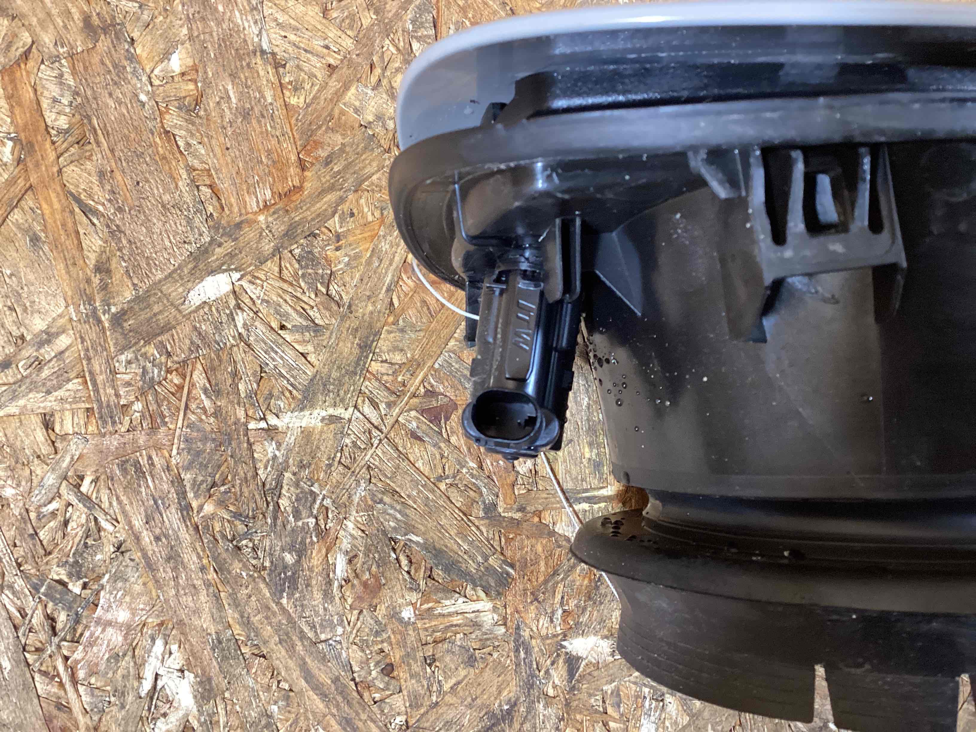 Лючок бака Porsche Macan 130226-109