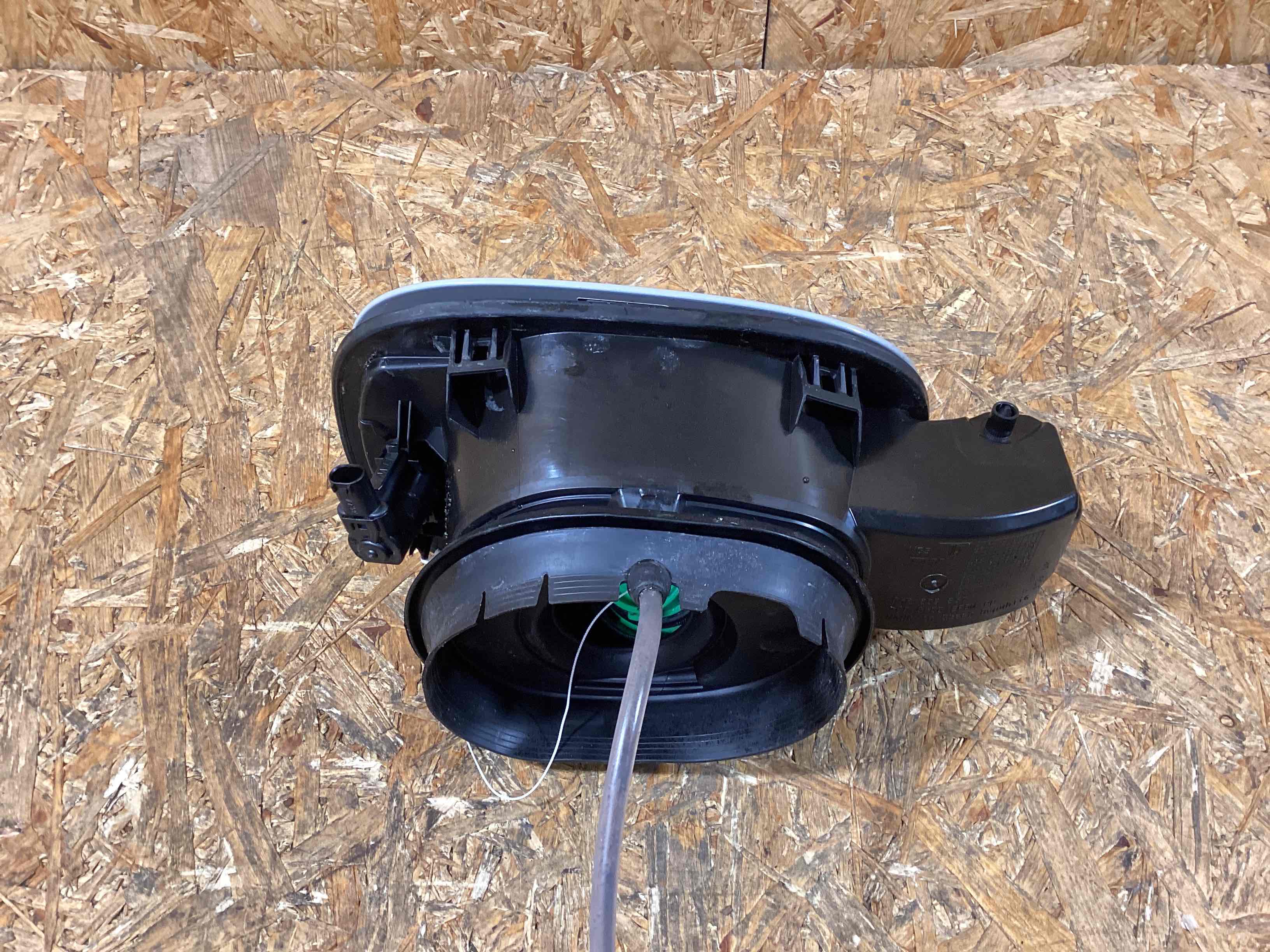 Лючок бака Porsche Macan 130226-109