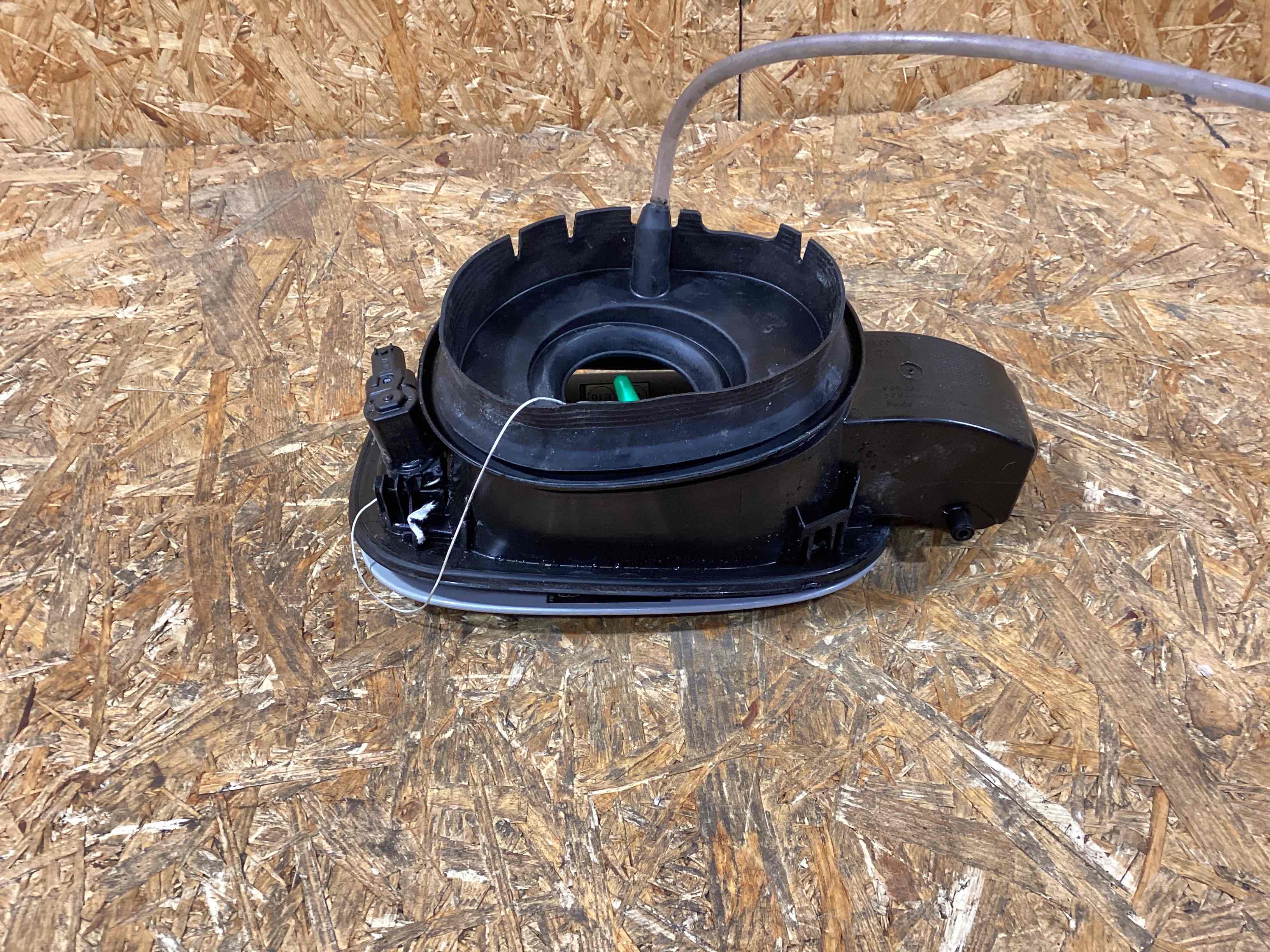 Лючок бака Porsche Macan 130226-109