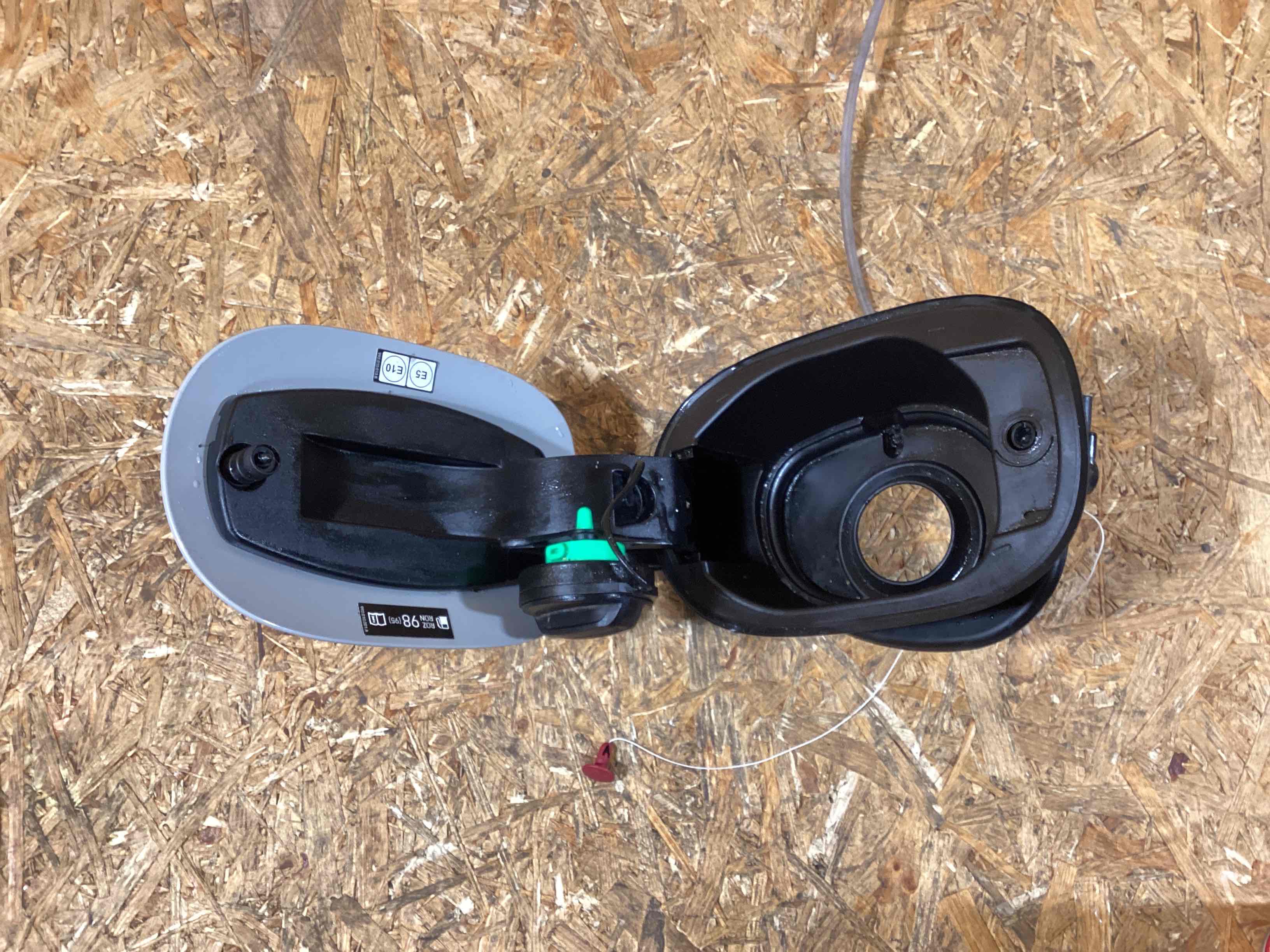 Лючок бака Porsche Macan 130226-109