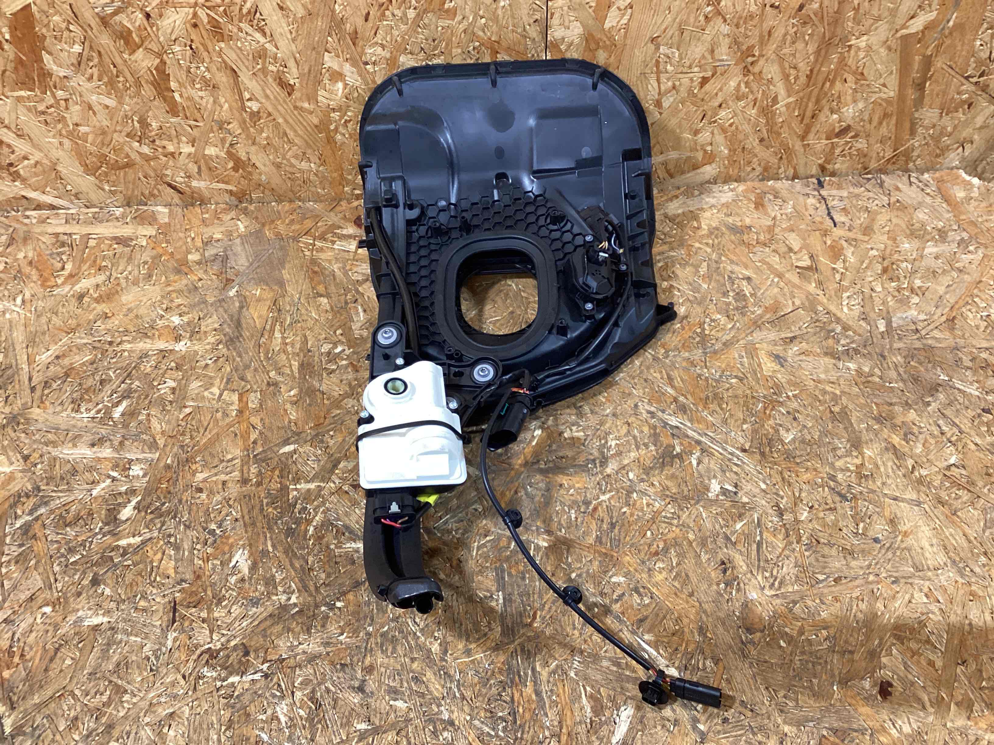 Аккумуляторная батарея, конвертор, проводка, крепление и др. Porsche Taycan 130226-111