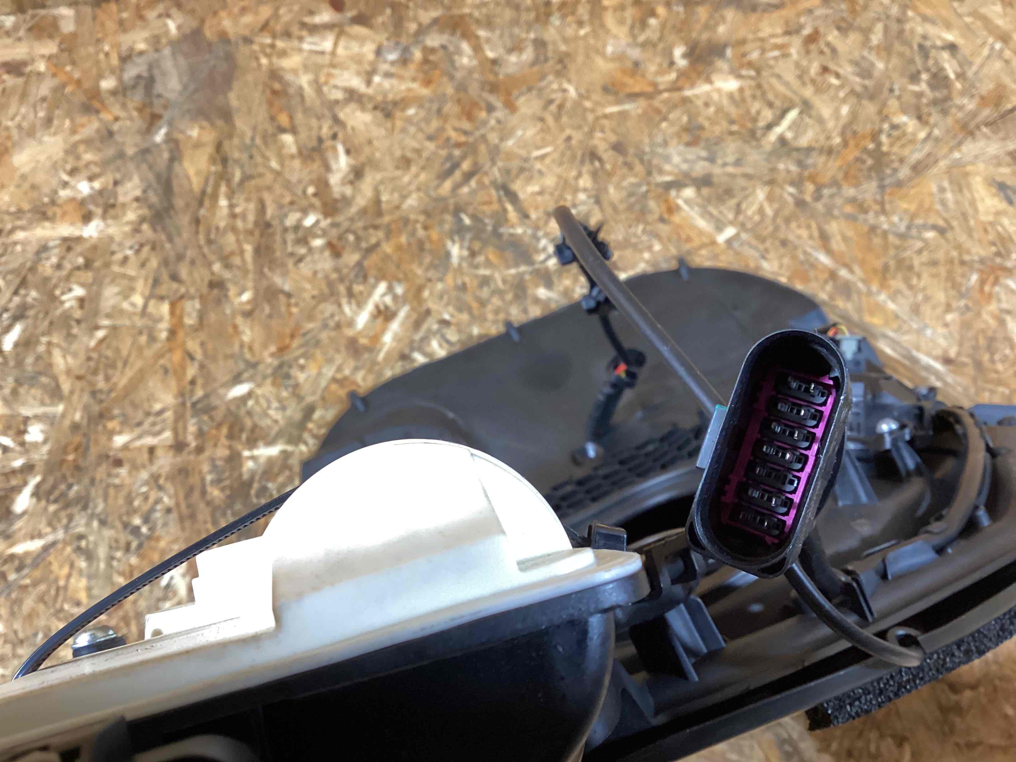 Аккумуляторная батарея, конвертор, проводка, крепление и др. Porsche Taycan 130226-111