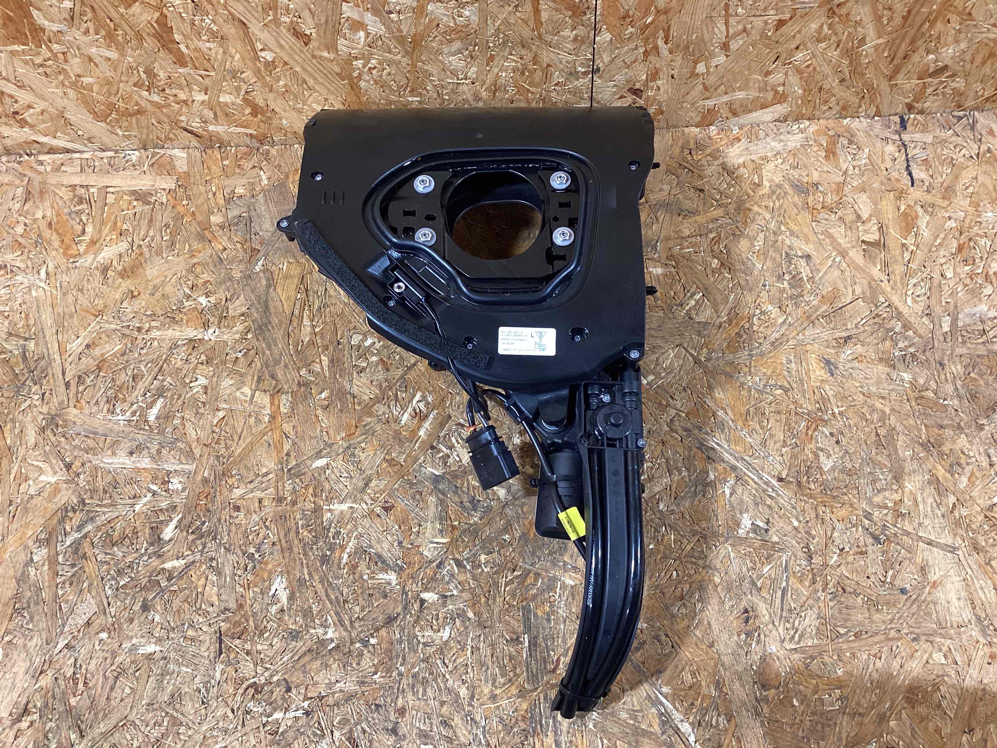 Аккумуляторная батарея, конвертор, проводка, крепление и др. Porsche Taycan 130226-111