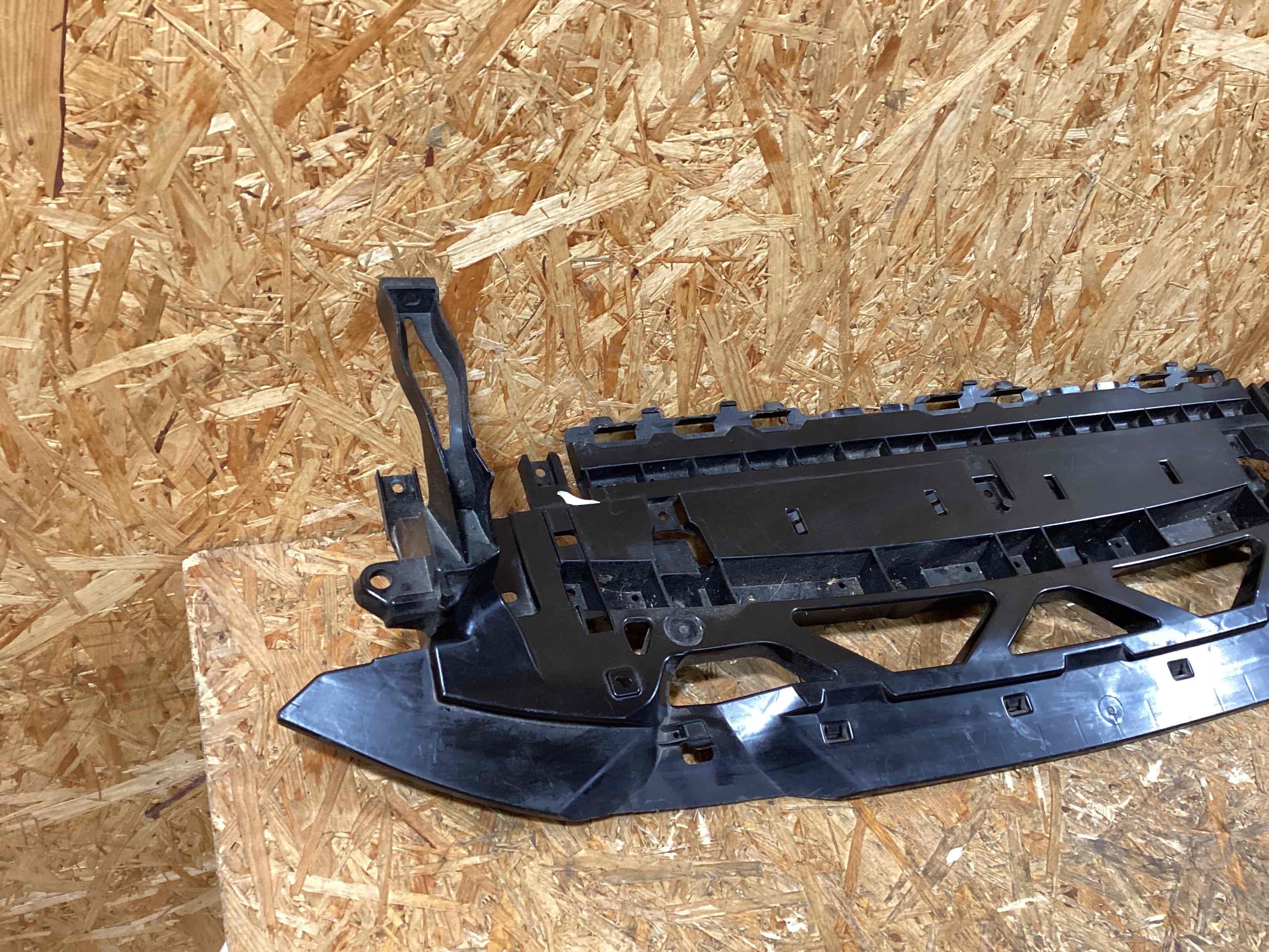 Передняя панель крепления облицовки (телевизор) Porsche Macan 130226-117