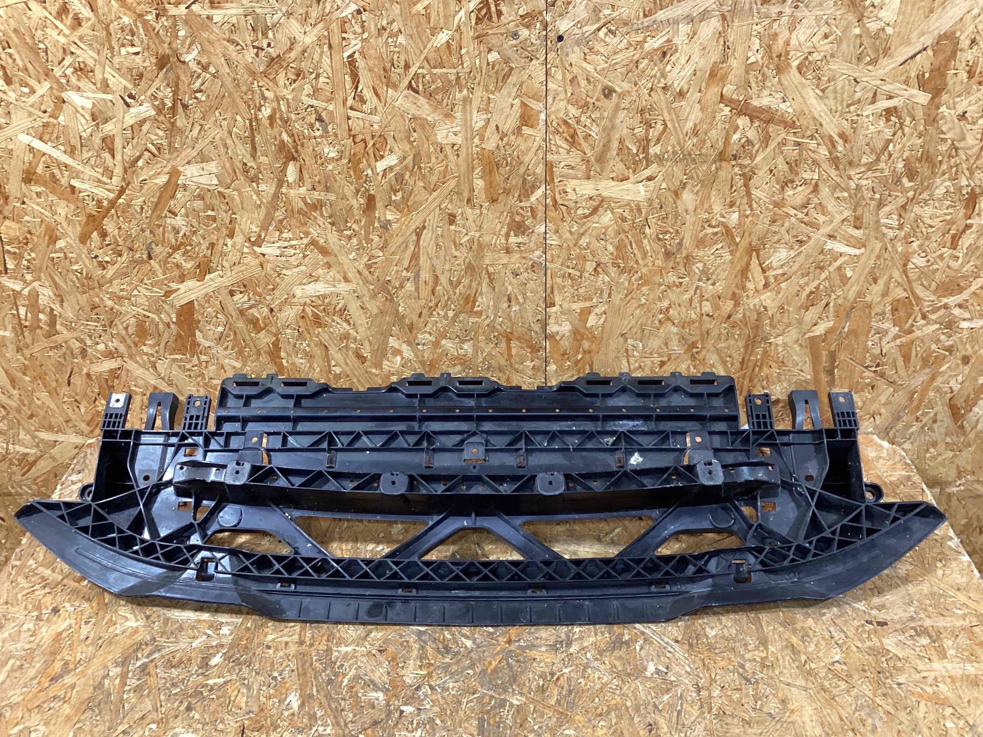 Передняя панель крепления облицовки (телевизор) Porsche Macan 130226-117