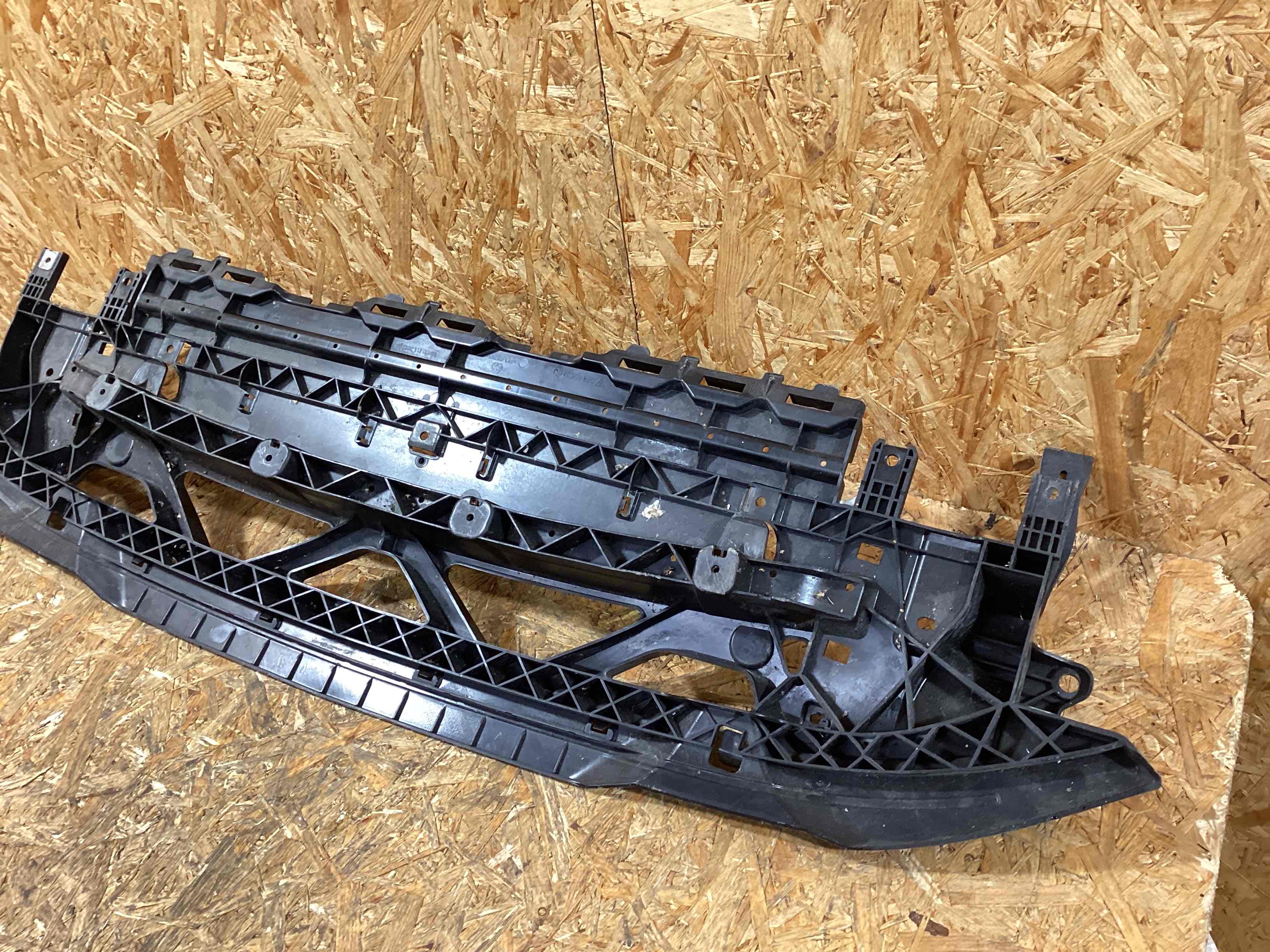 Передняя панель крепления облицовки (телевизор) Porsche Macan 130226-117