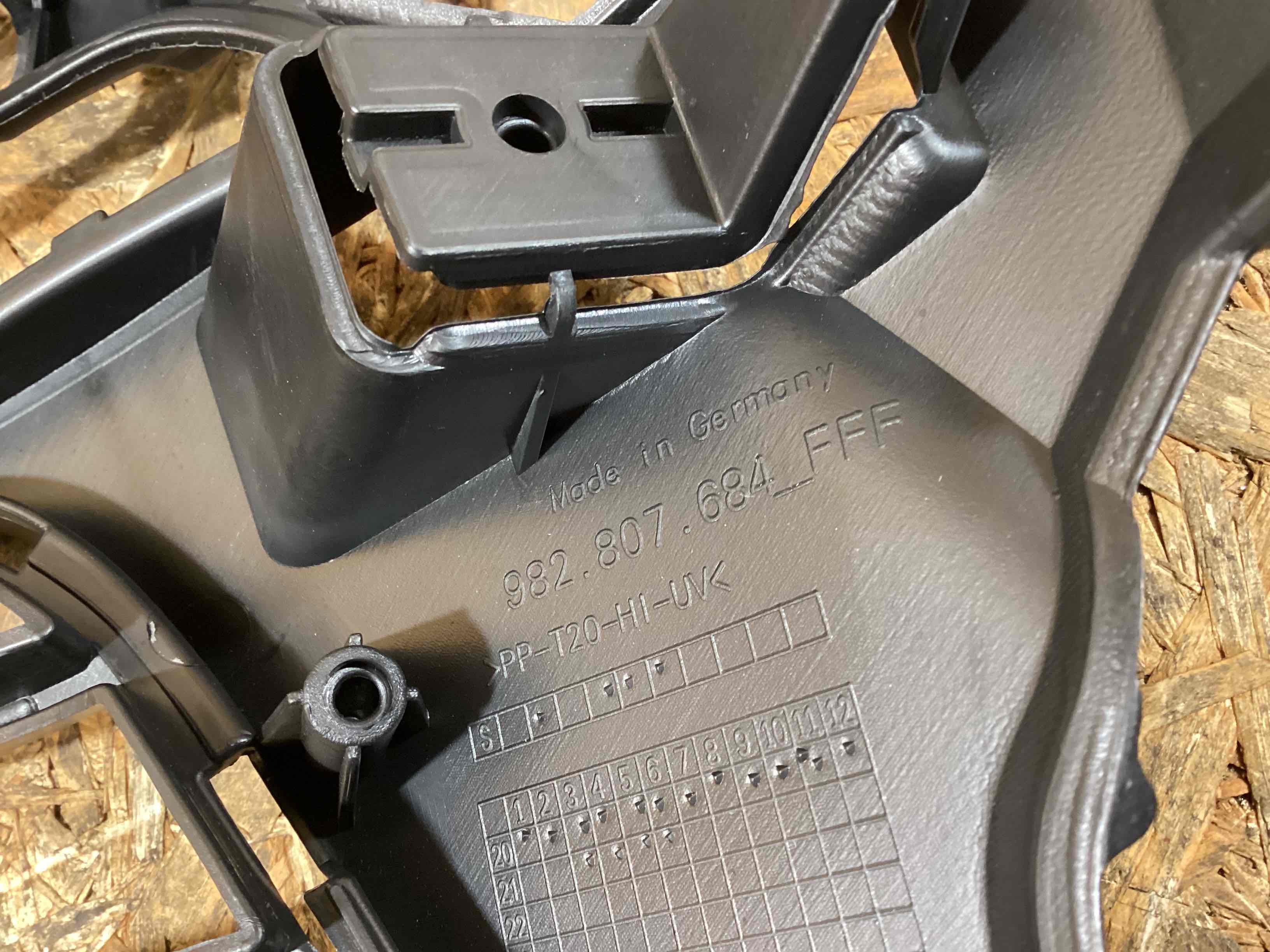 Заглушка, вставка (решетка) в бампер Porsche Boxster 718 130326-149