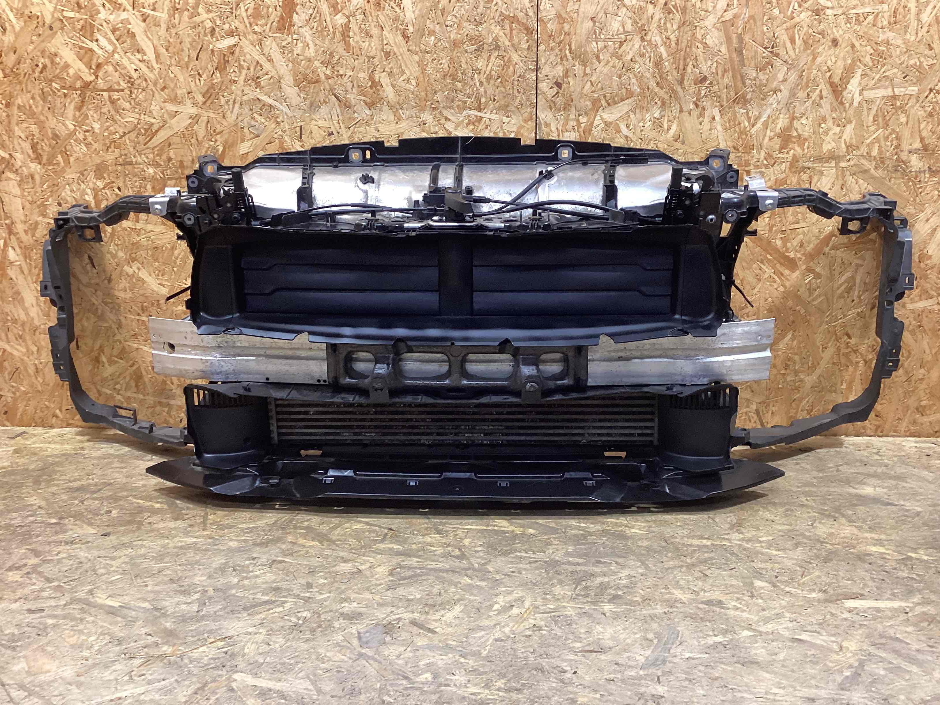 Передняя панель крепления облицовки (телевизор) Porsche Macan 130426-101