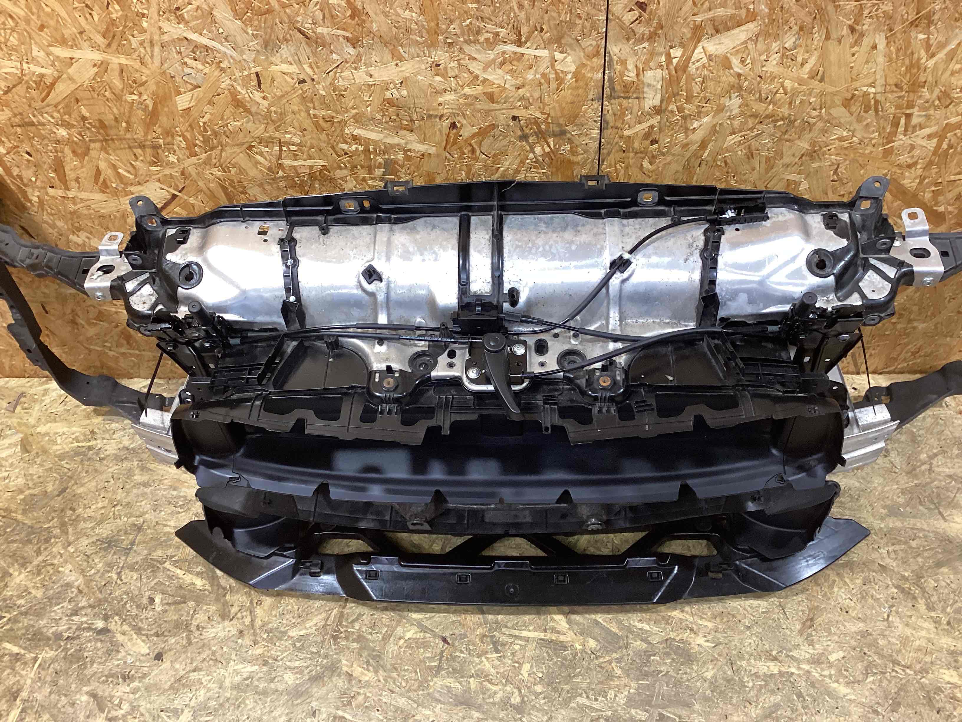 Передняя панель крепления облицовки (телевизор) Porsche Macan 130426-101