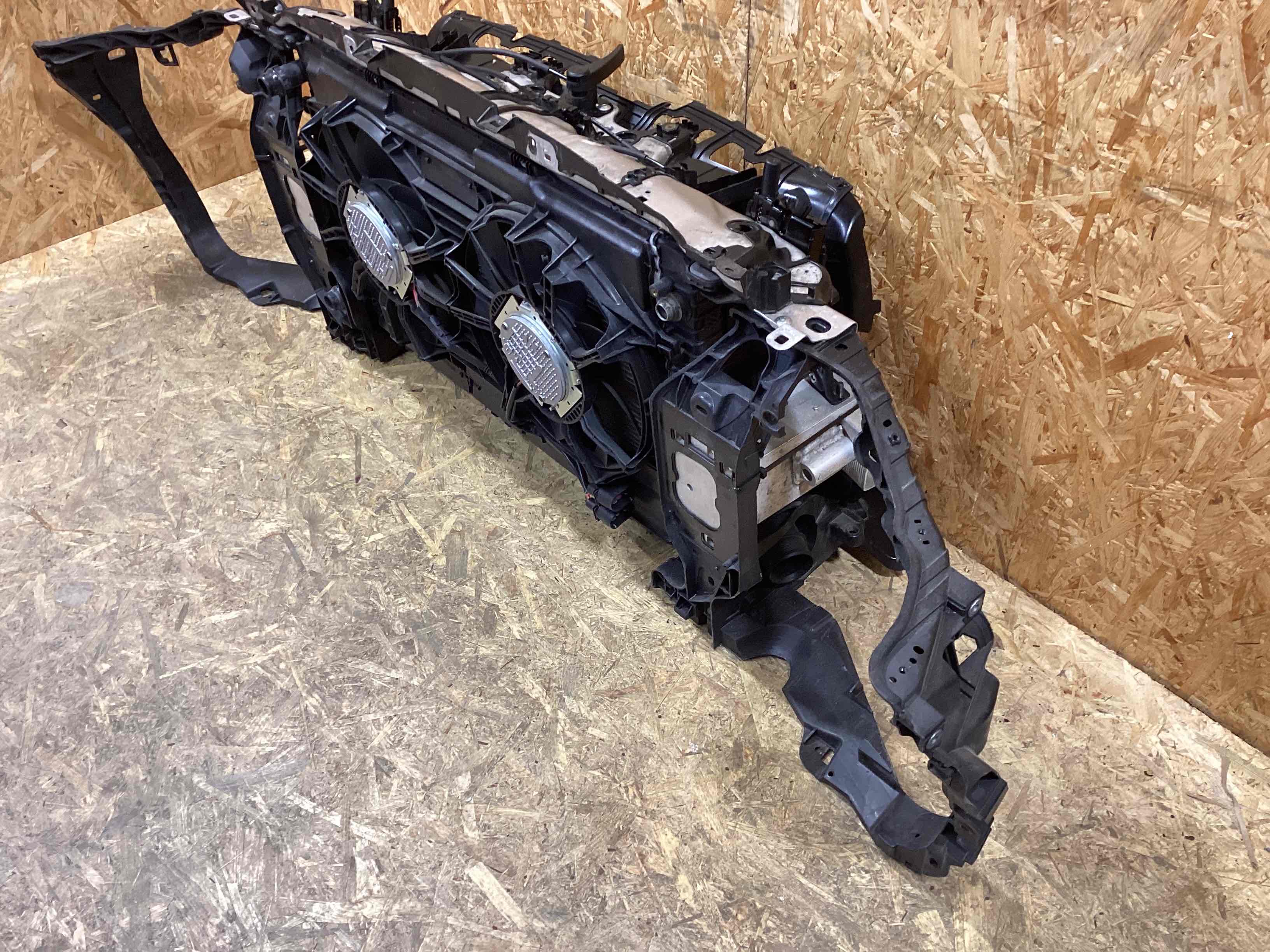 Передняя панель крепления облицовки (телевизор) Porsche Macan 130426-101