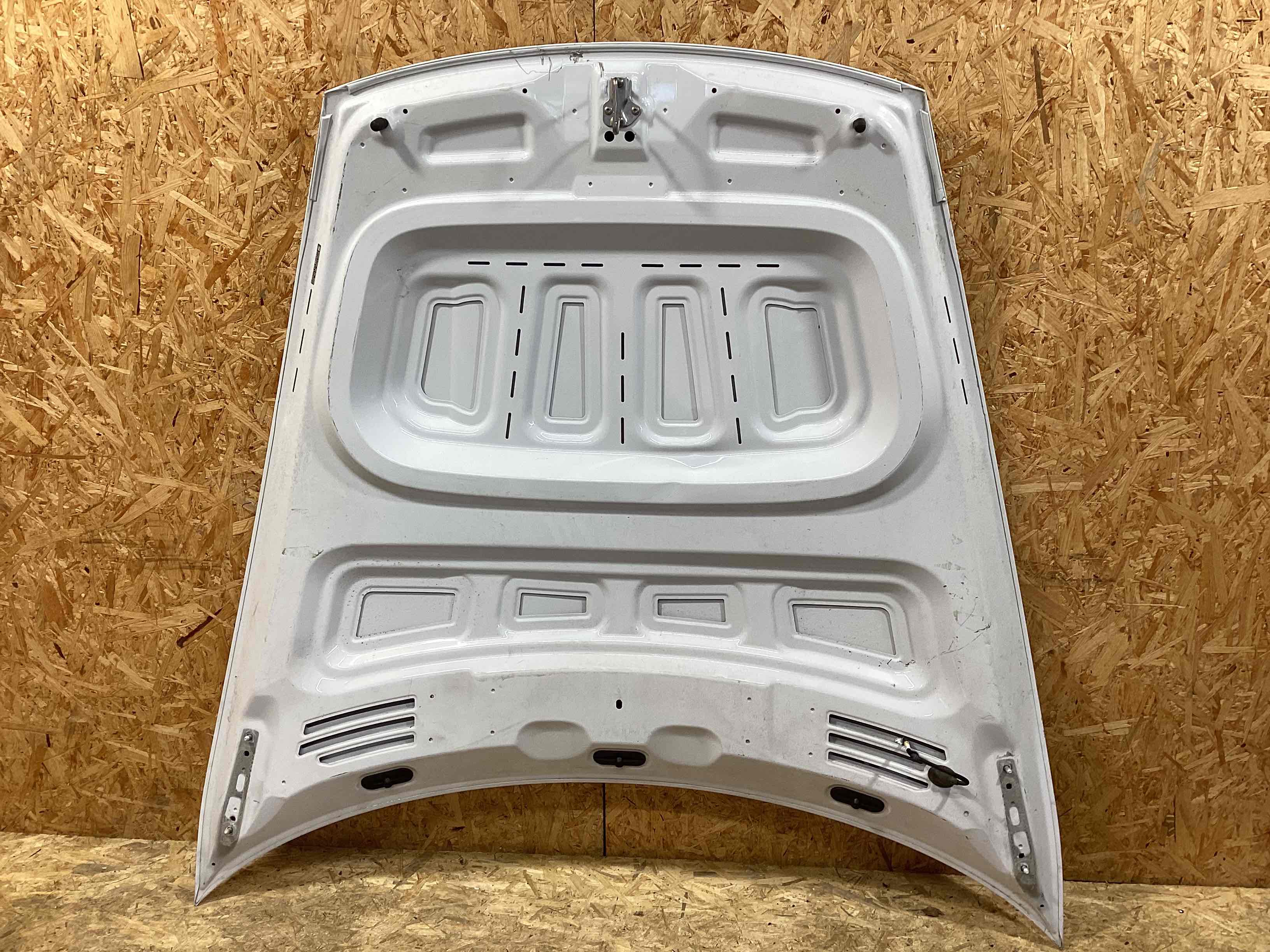 Капот Porsche Taycan 130426-104