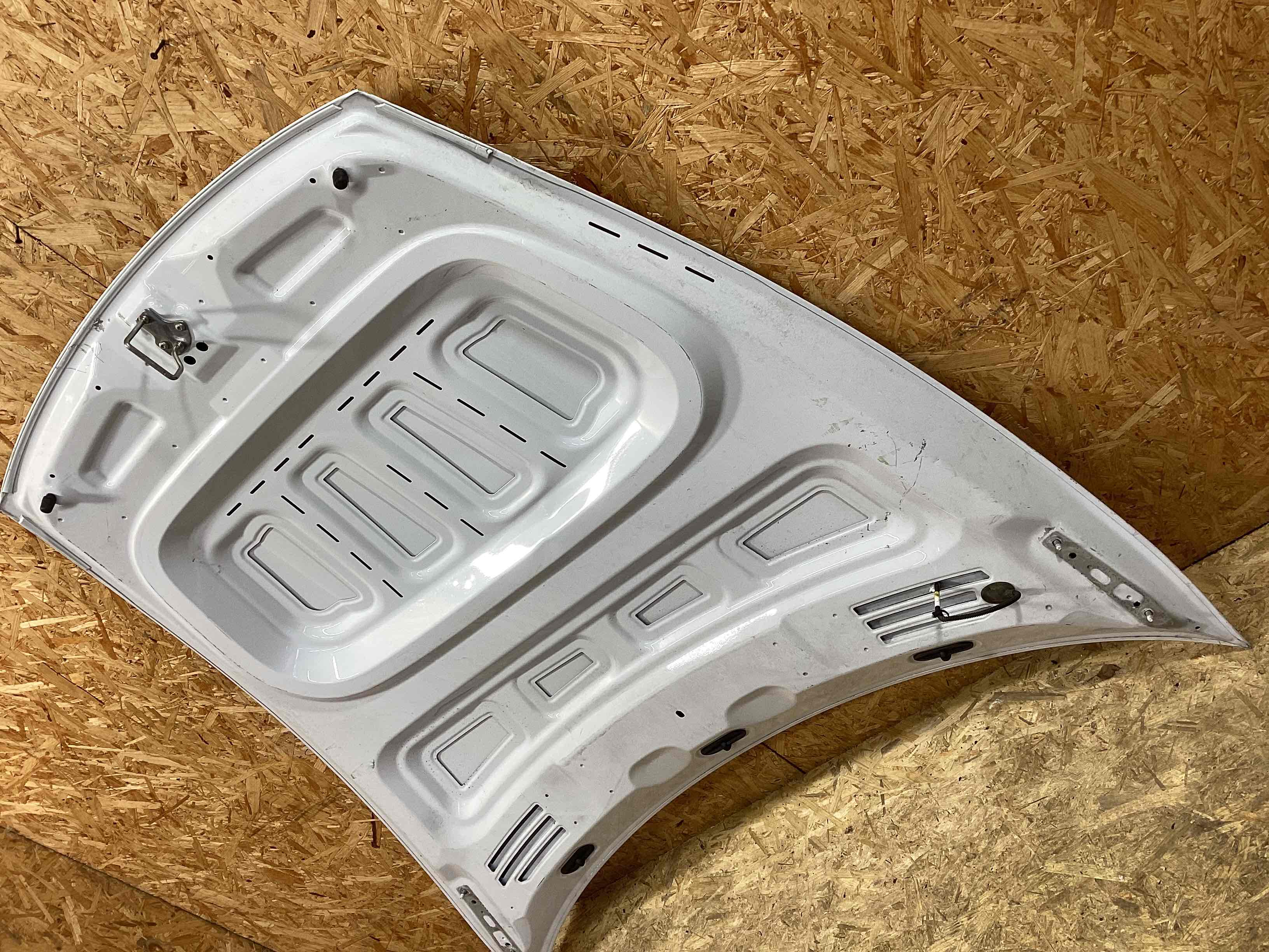 Капот Porsche Taycan 130426-104