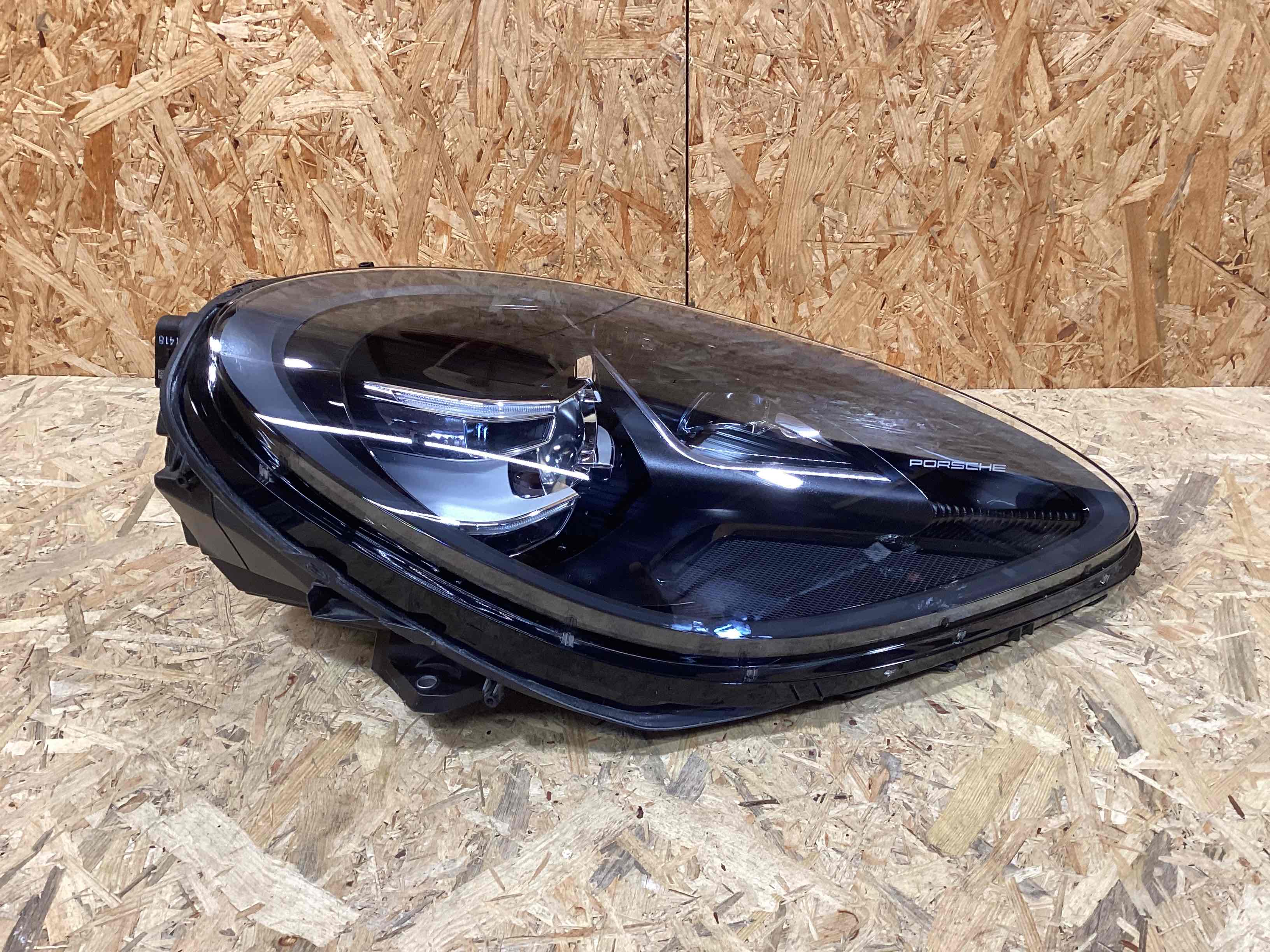 Фара правая Porsche Macan 130426-112