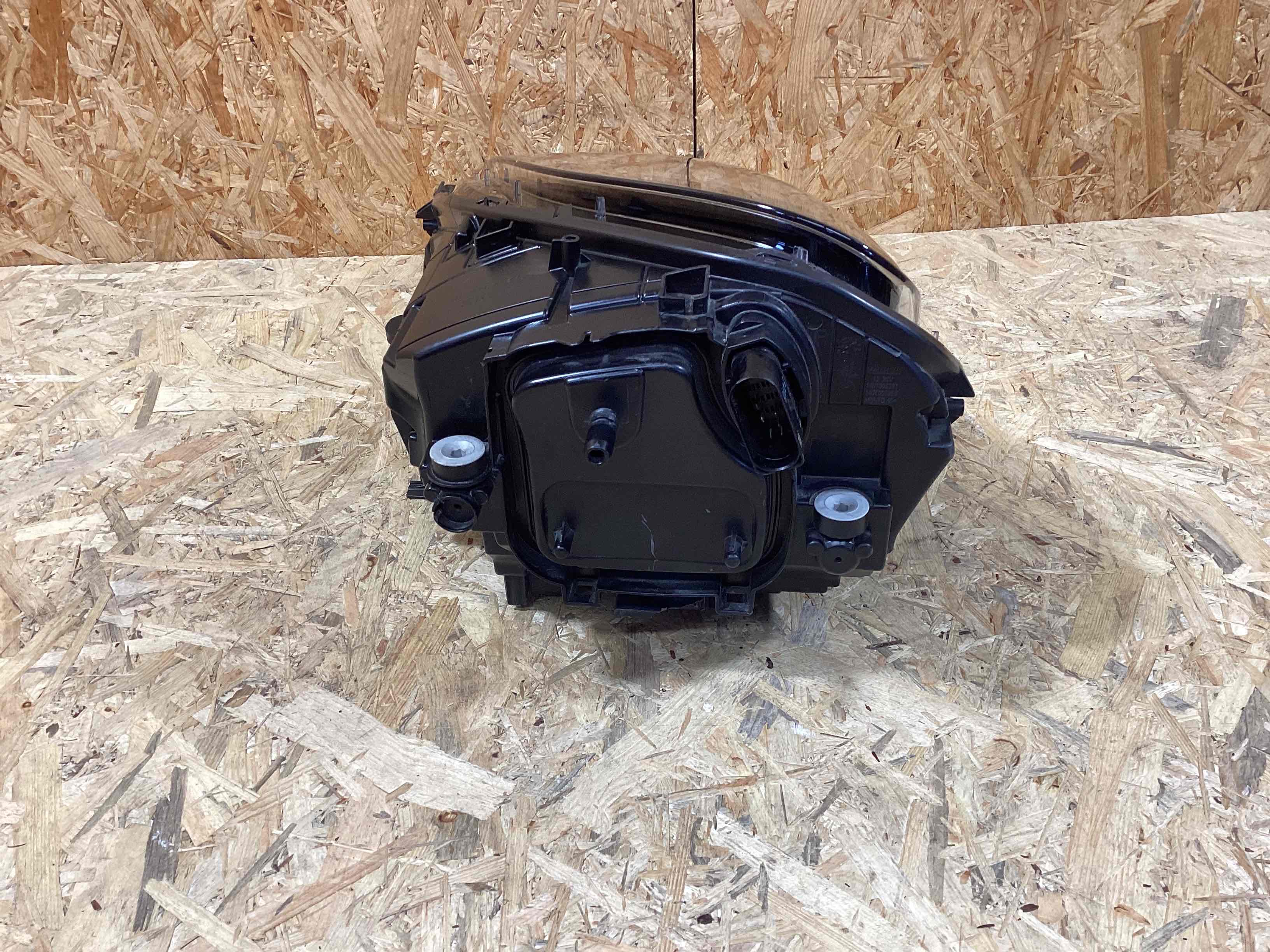 Фара правая Porsche Macan 130426-112