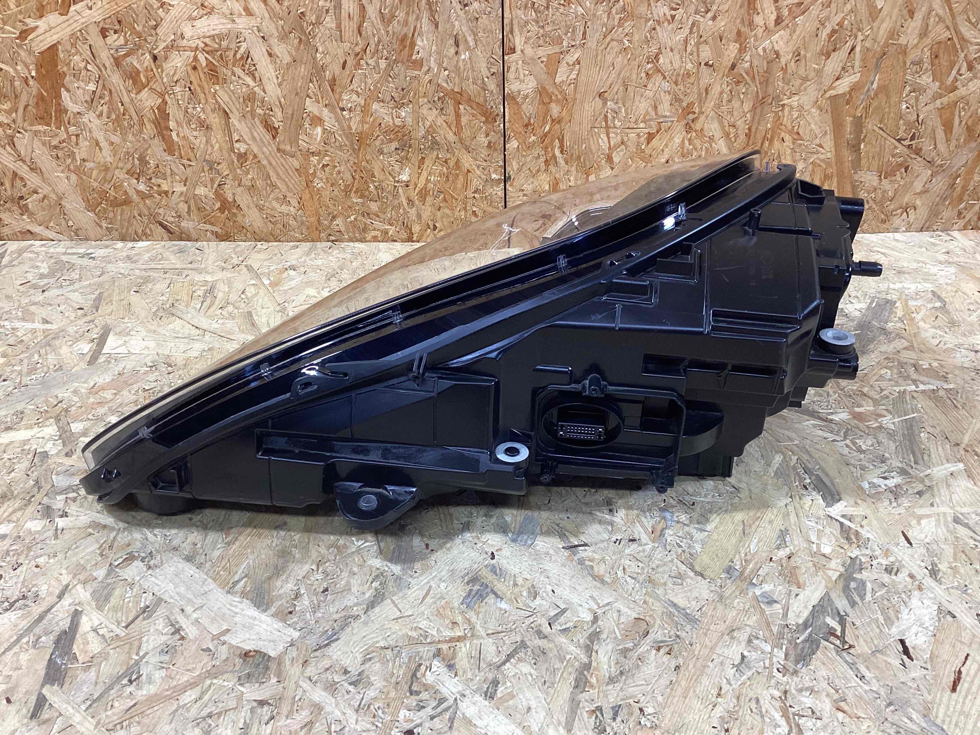 Фара правая Porsche Macan 130426-112