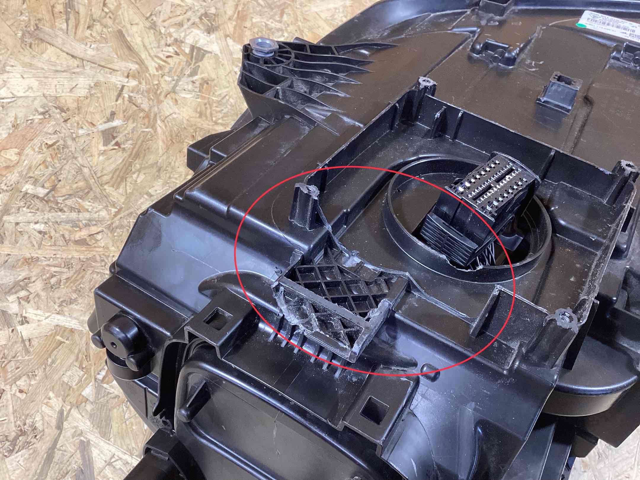 Фара правая Porsche Macan 130426-112