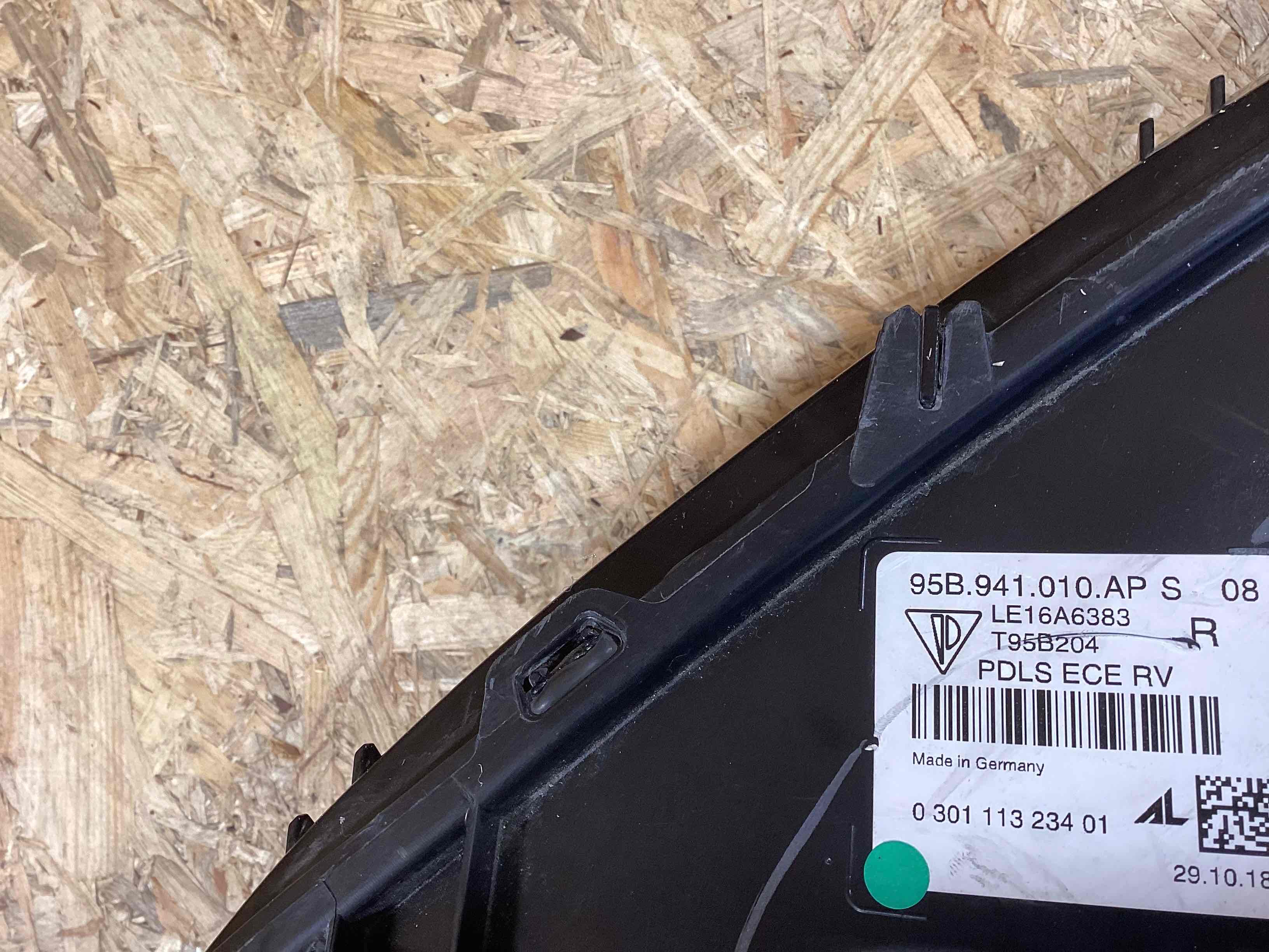 Фара правая Porsche Macan 130426-112