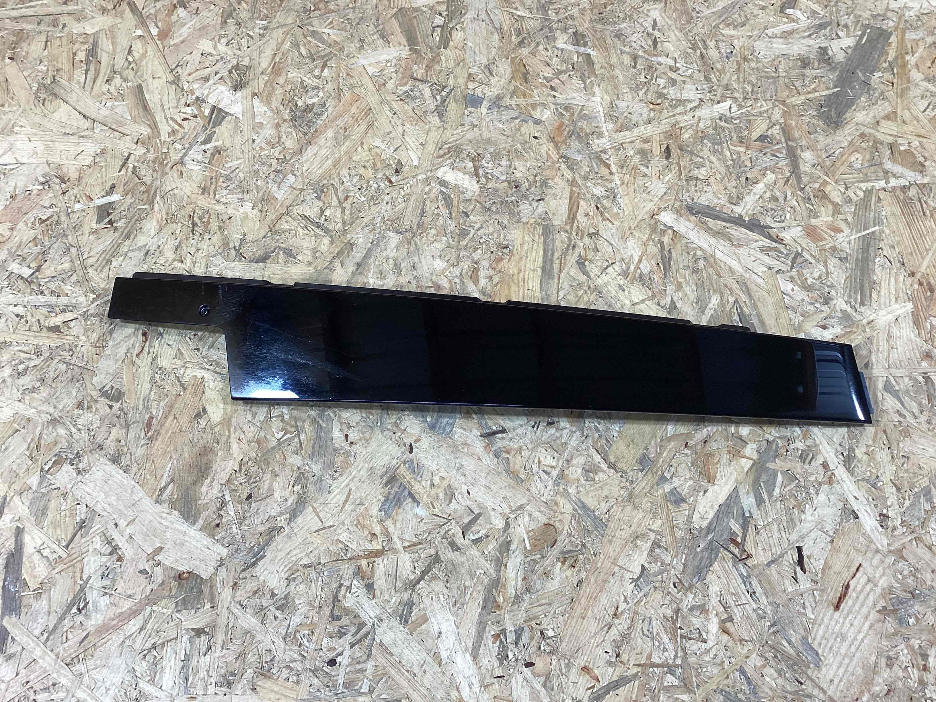 Молдинг двери передней левой Porsche Cayenne 130426-120