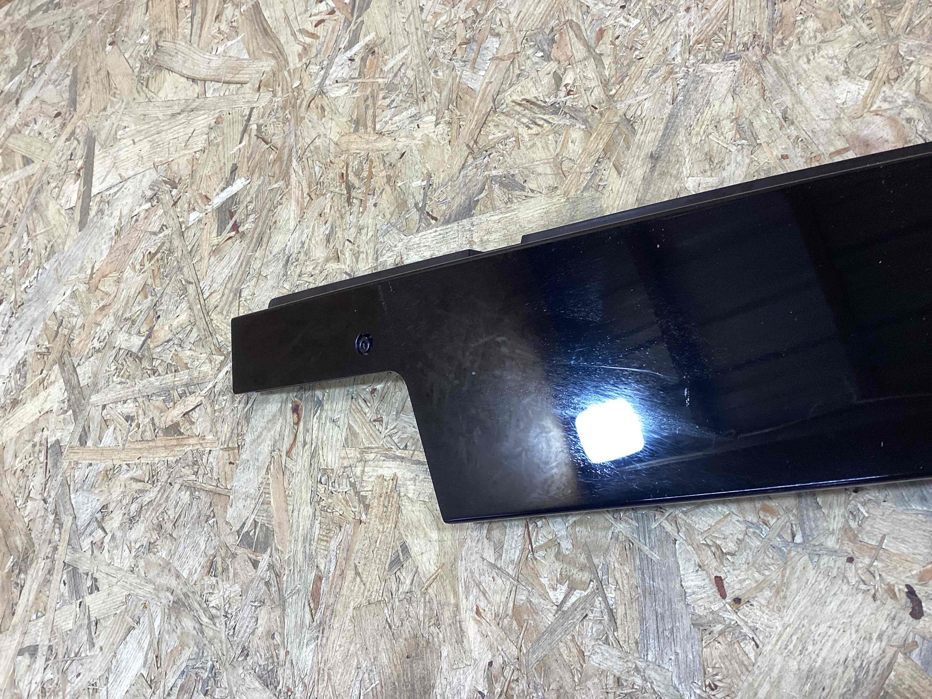 Молдинг двери передней левой Porsche Cayenne 130426-120