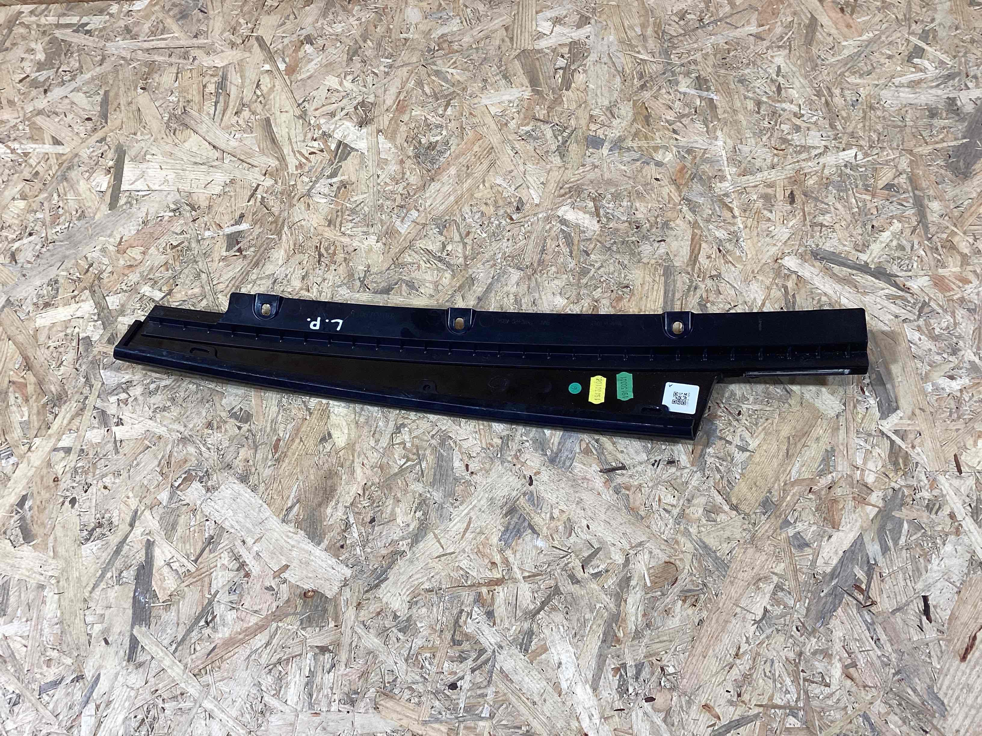 Молдинг двери передней левой Porsche Cayenne 130426-120