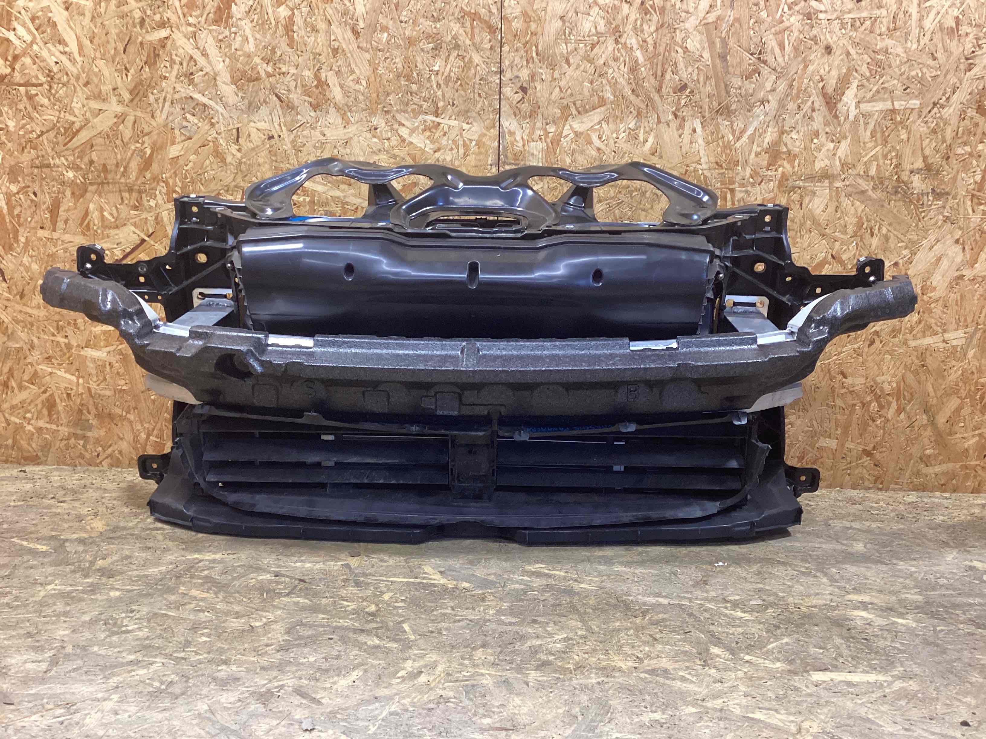 Передняя панель крепления облицовки (телевизор) Porsche Panamera 130526-127