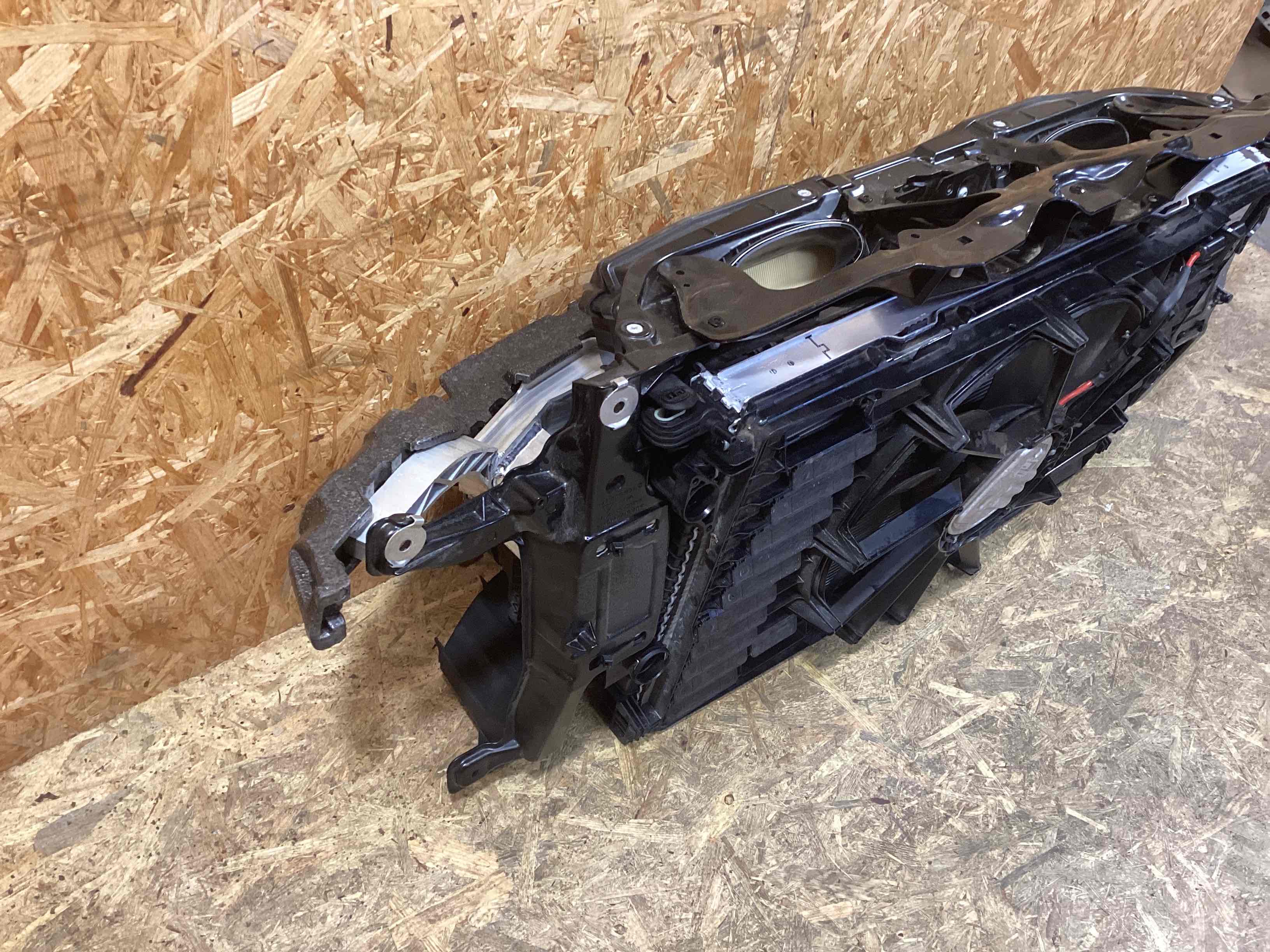 Передняя панель крепления облицовки (телевизор) Porsche Panamera 130526-127