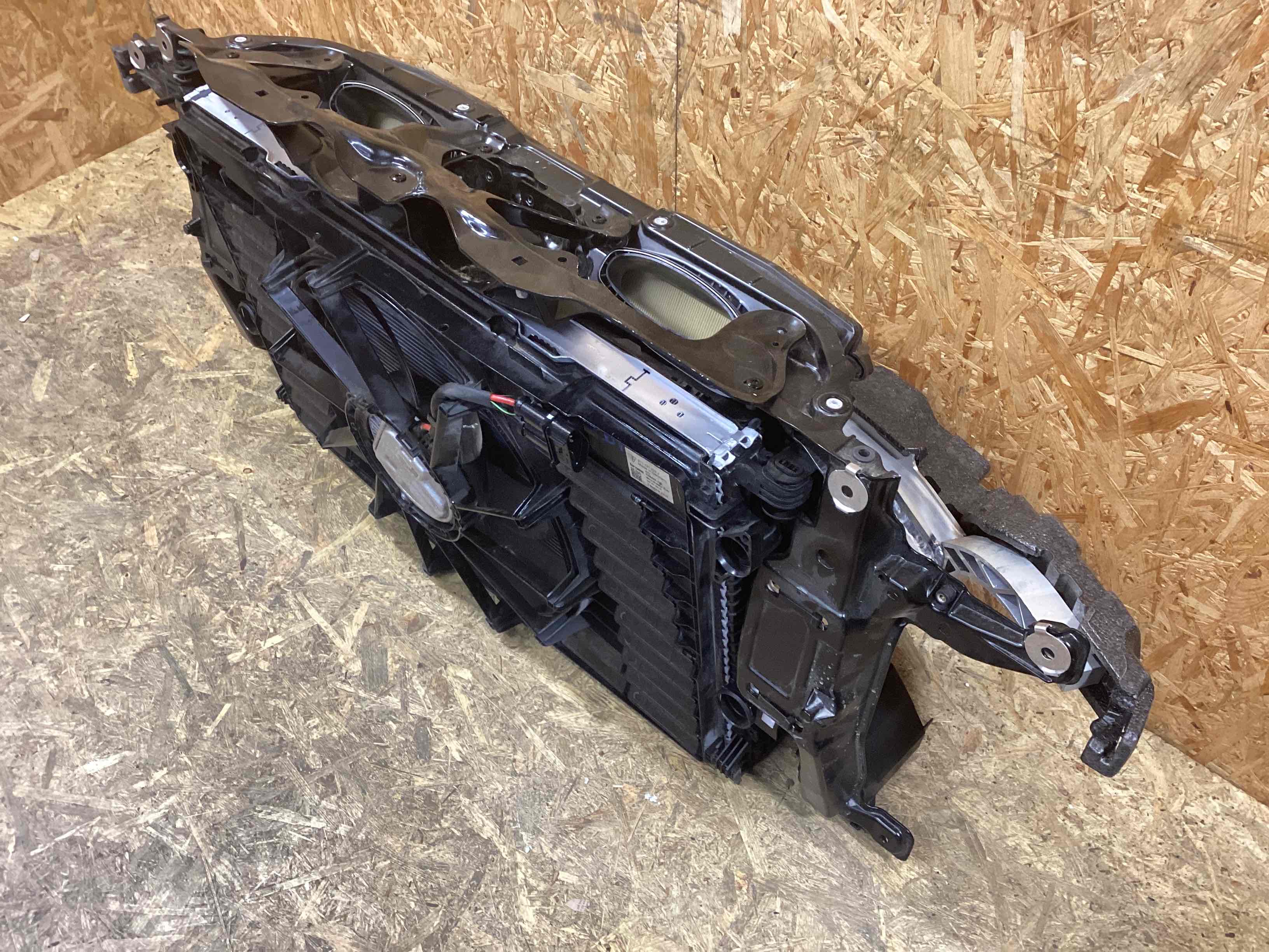 Передняя панель крепления облицовки (телевизор) Porsche Panamera 130526-127