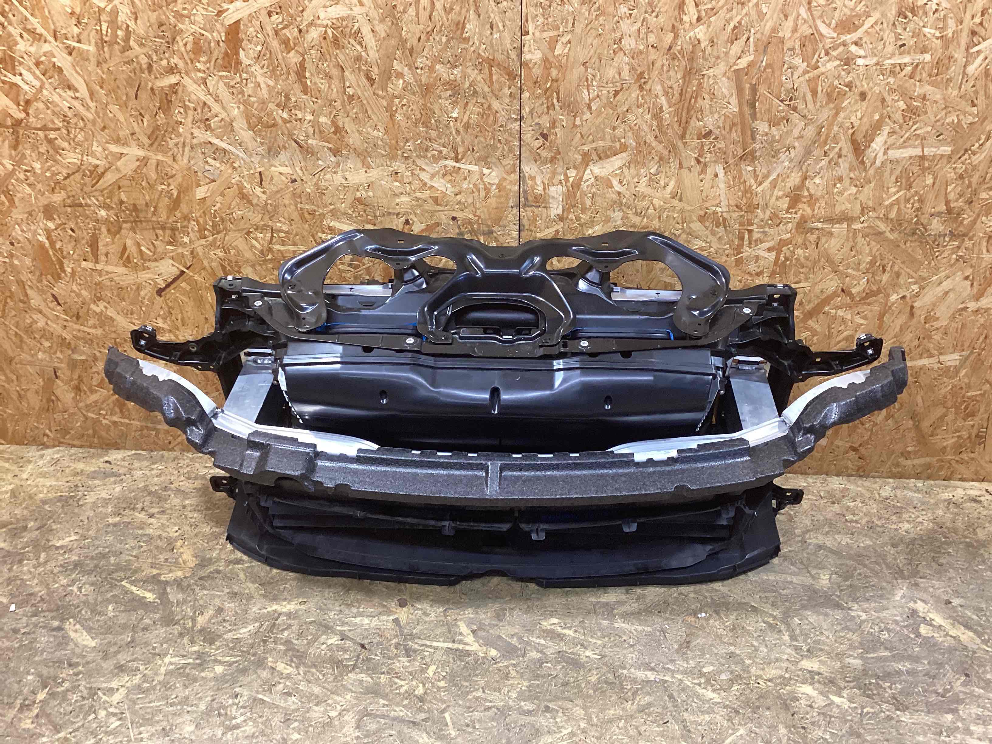 Передняя панель крепления облицовки (телевизор) Porsche Panamera 130526-127