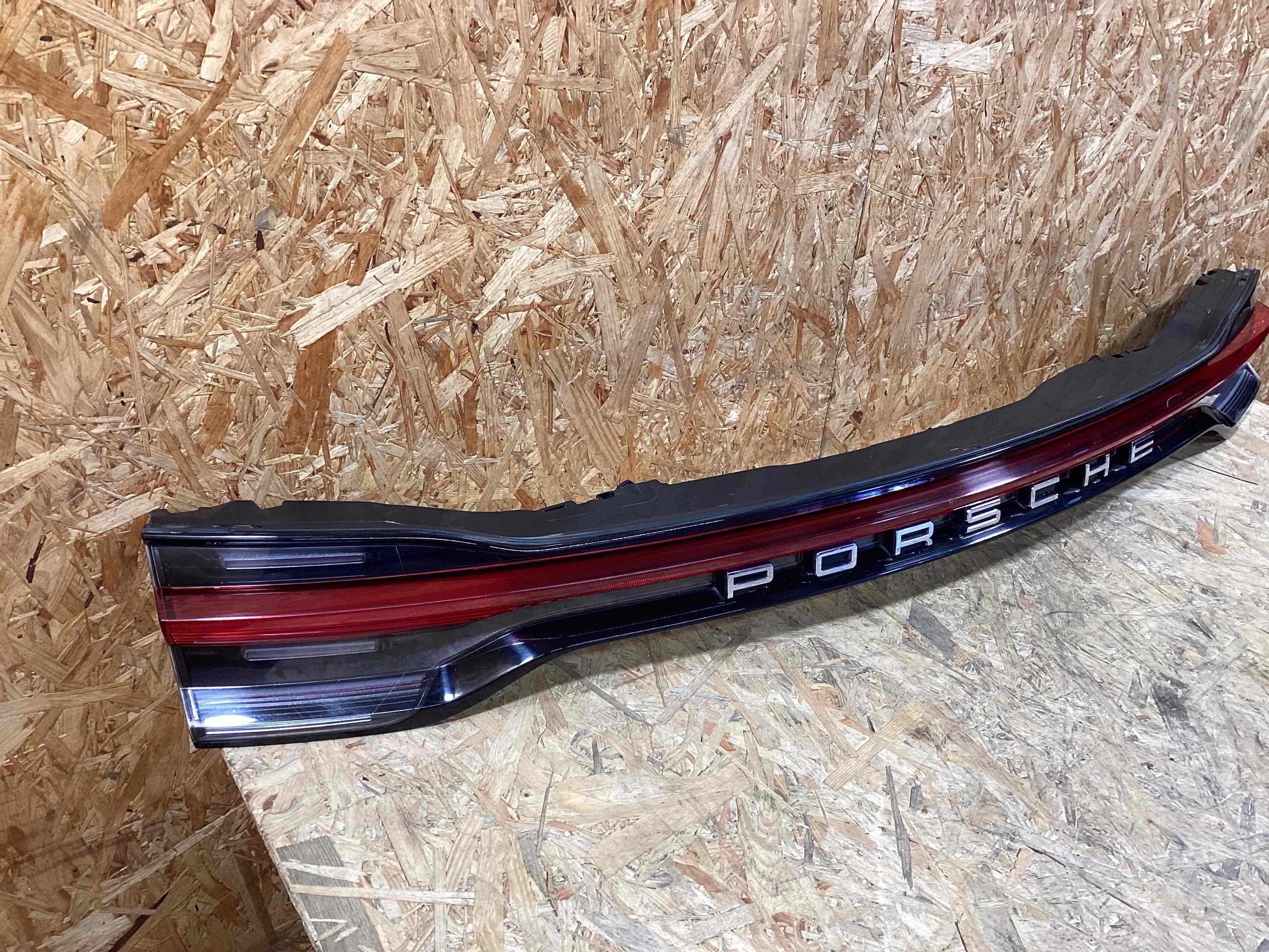 Фонарь стоп-сигнал Porsche Macan 130826-119