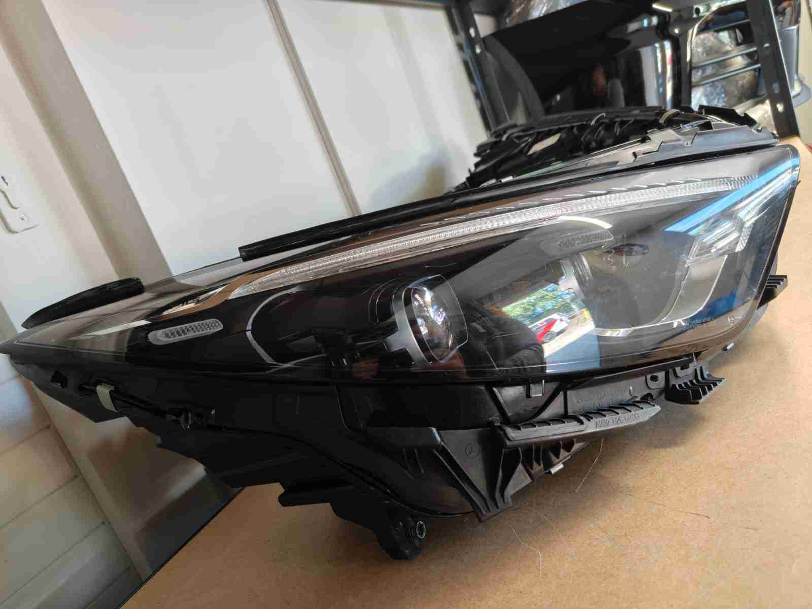 Фара правая Mercedes SL (R232) 130826-201