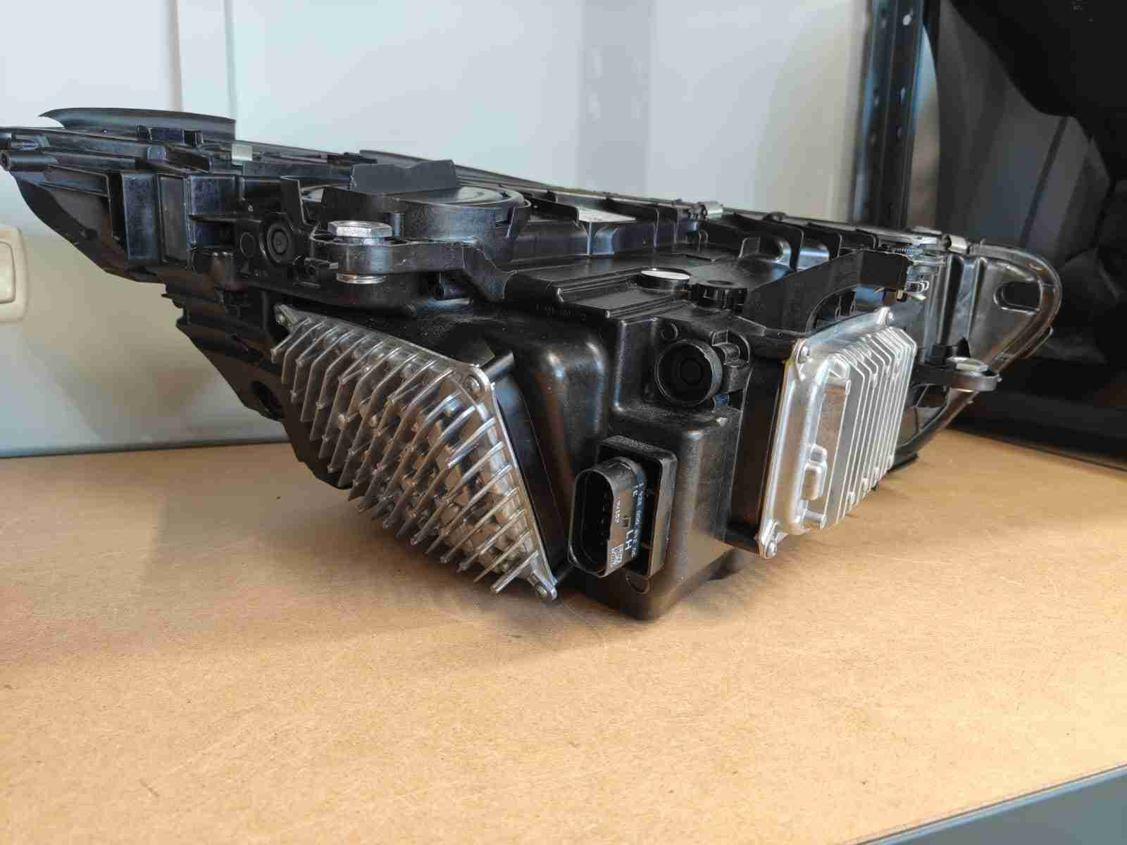 Фара правая Mercedes SL (R232) 130826-201