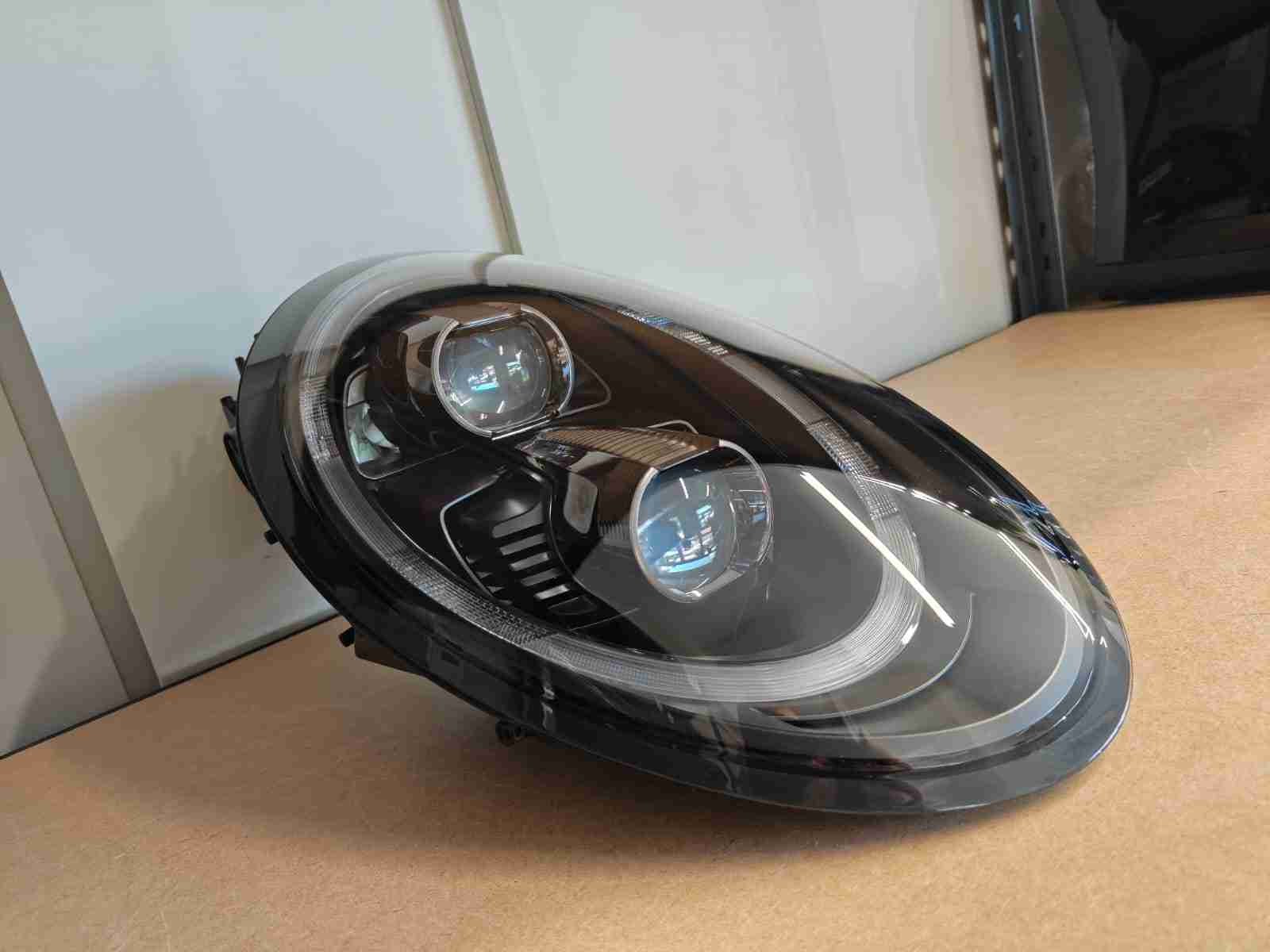 Фара правая Porsche 911 130826-203