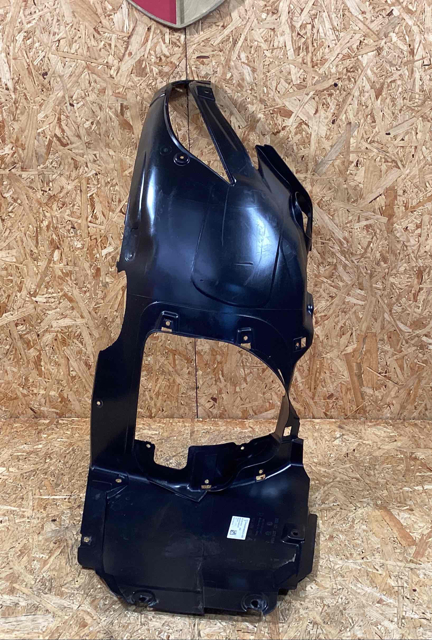 Защита арок передняя правая (подкрылок) Porsche Cayman GT4 131025-103