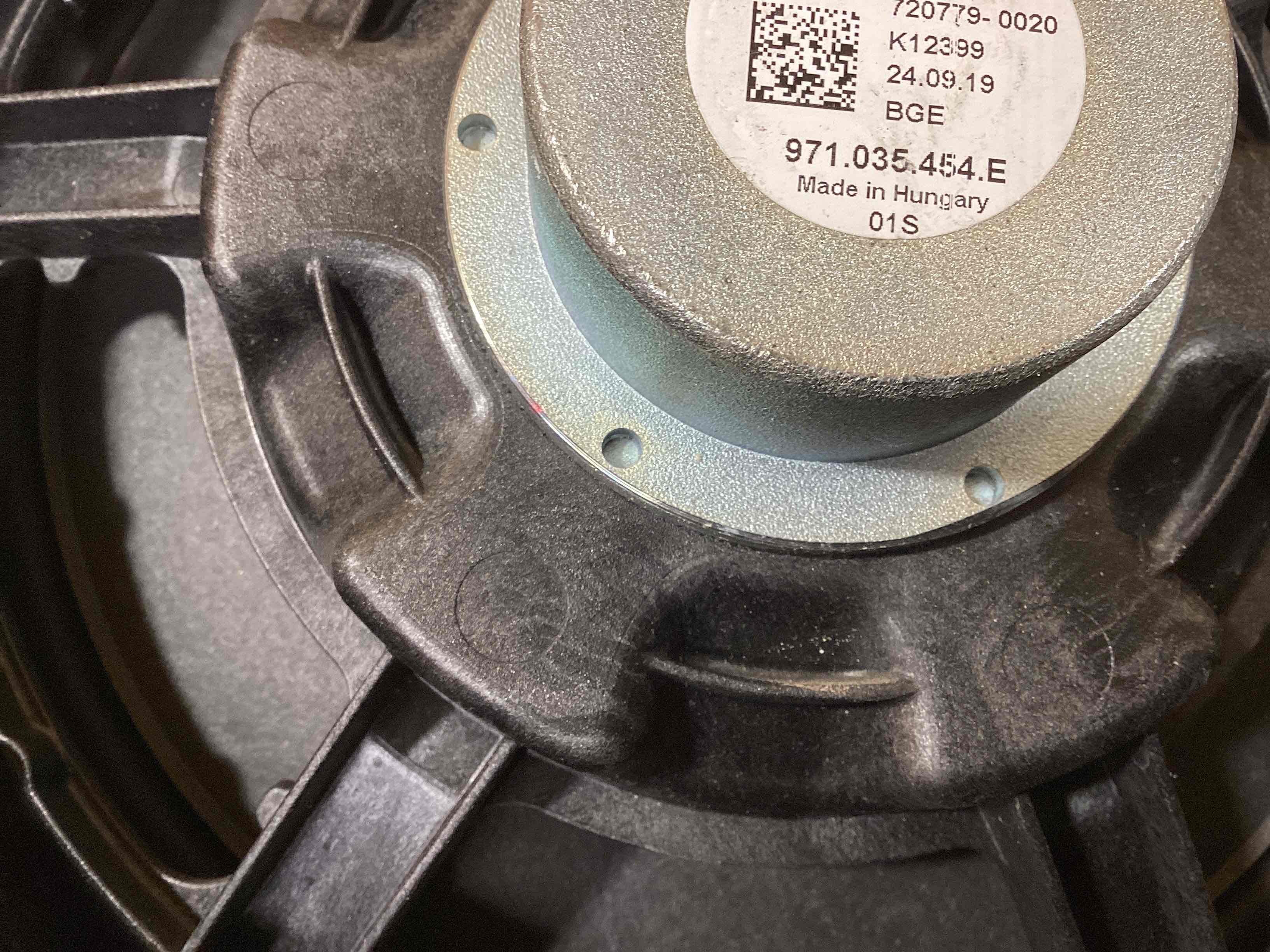 Динамик Porsche Panamera 131025-115