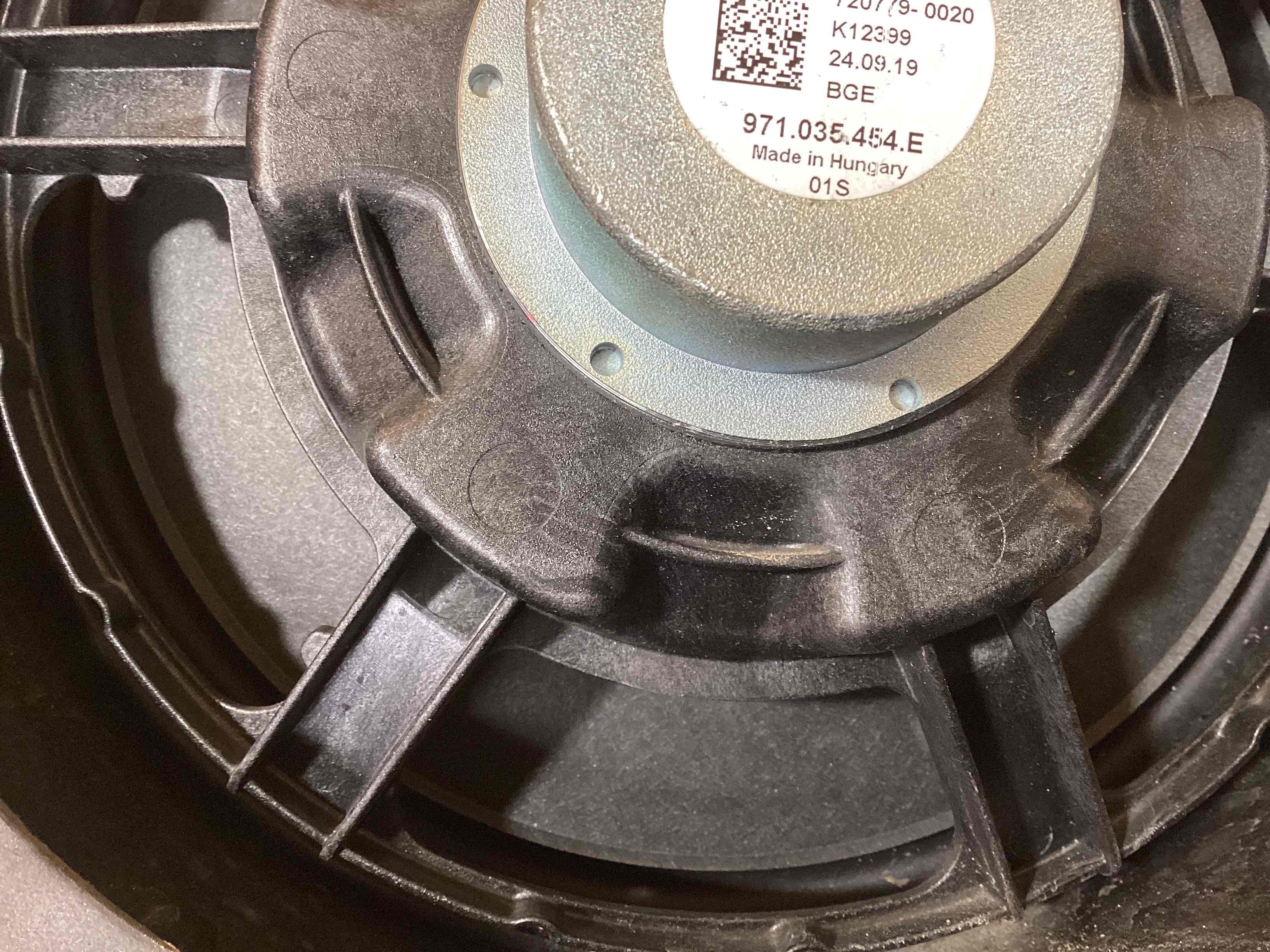 Динамик Porsche Panamera 131025-115