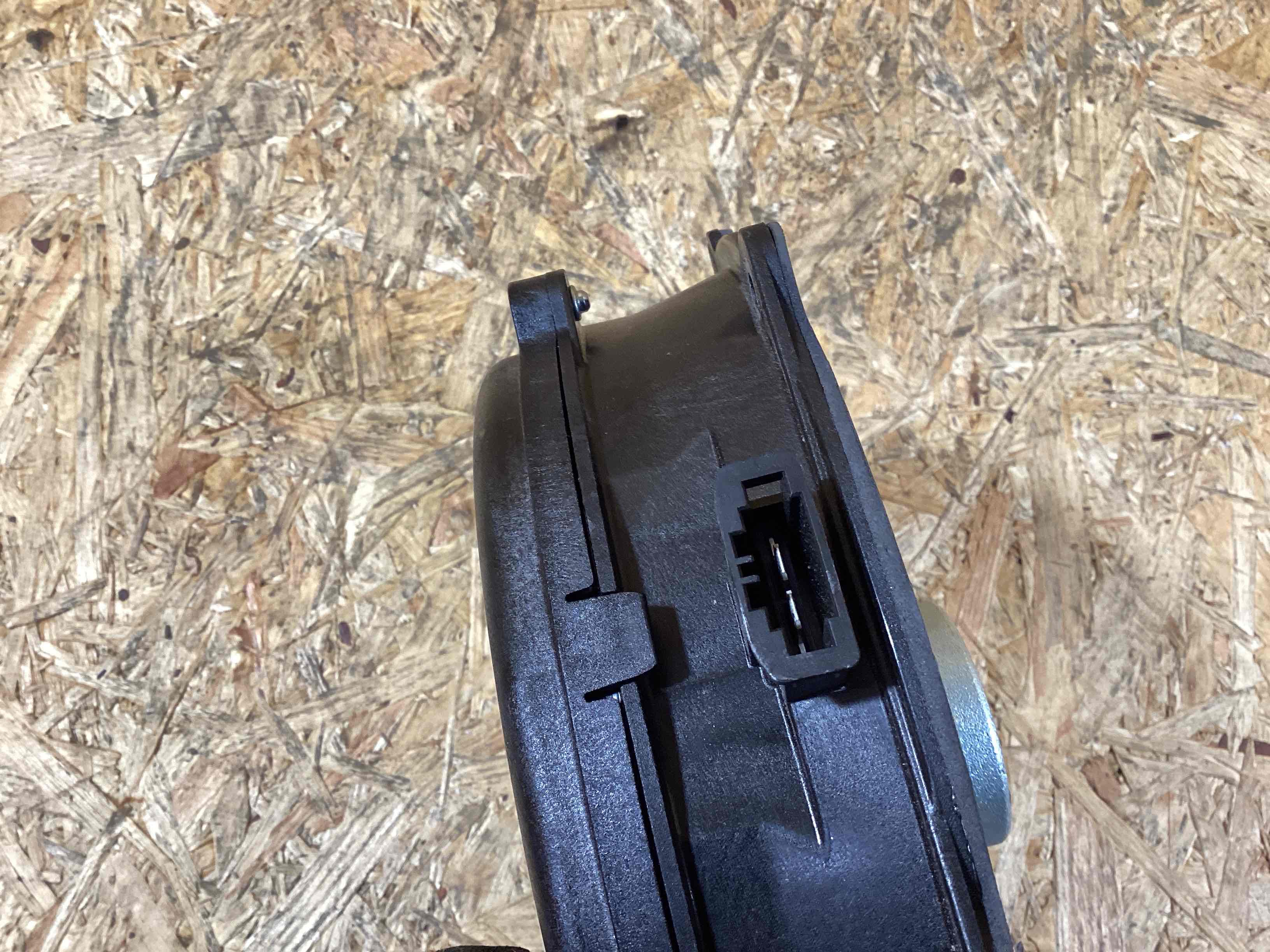 Динамик Porsche Panamera 131025-115