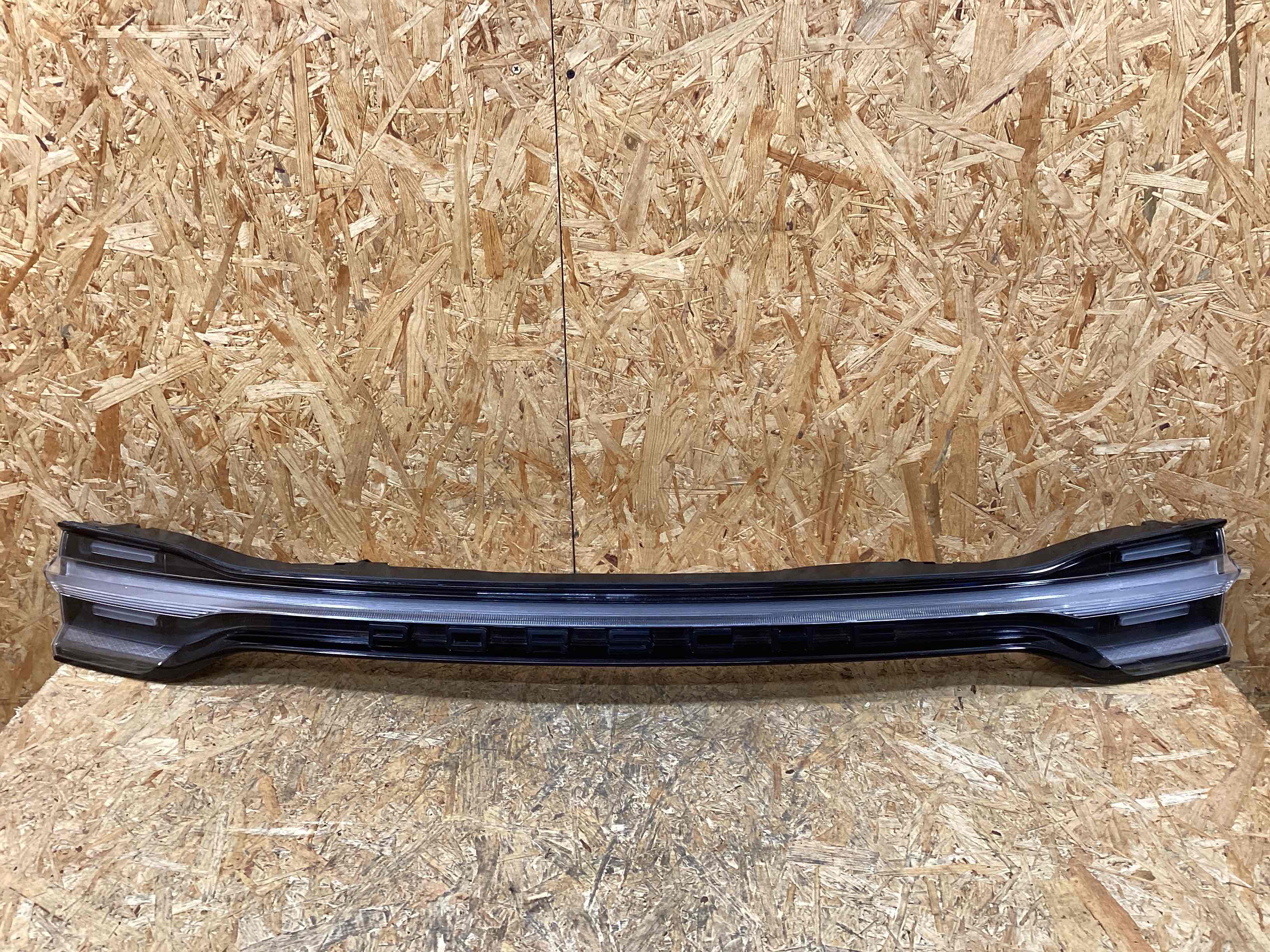 Фонарь стоп-сигнал Porsche Macan 131125-101