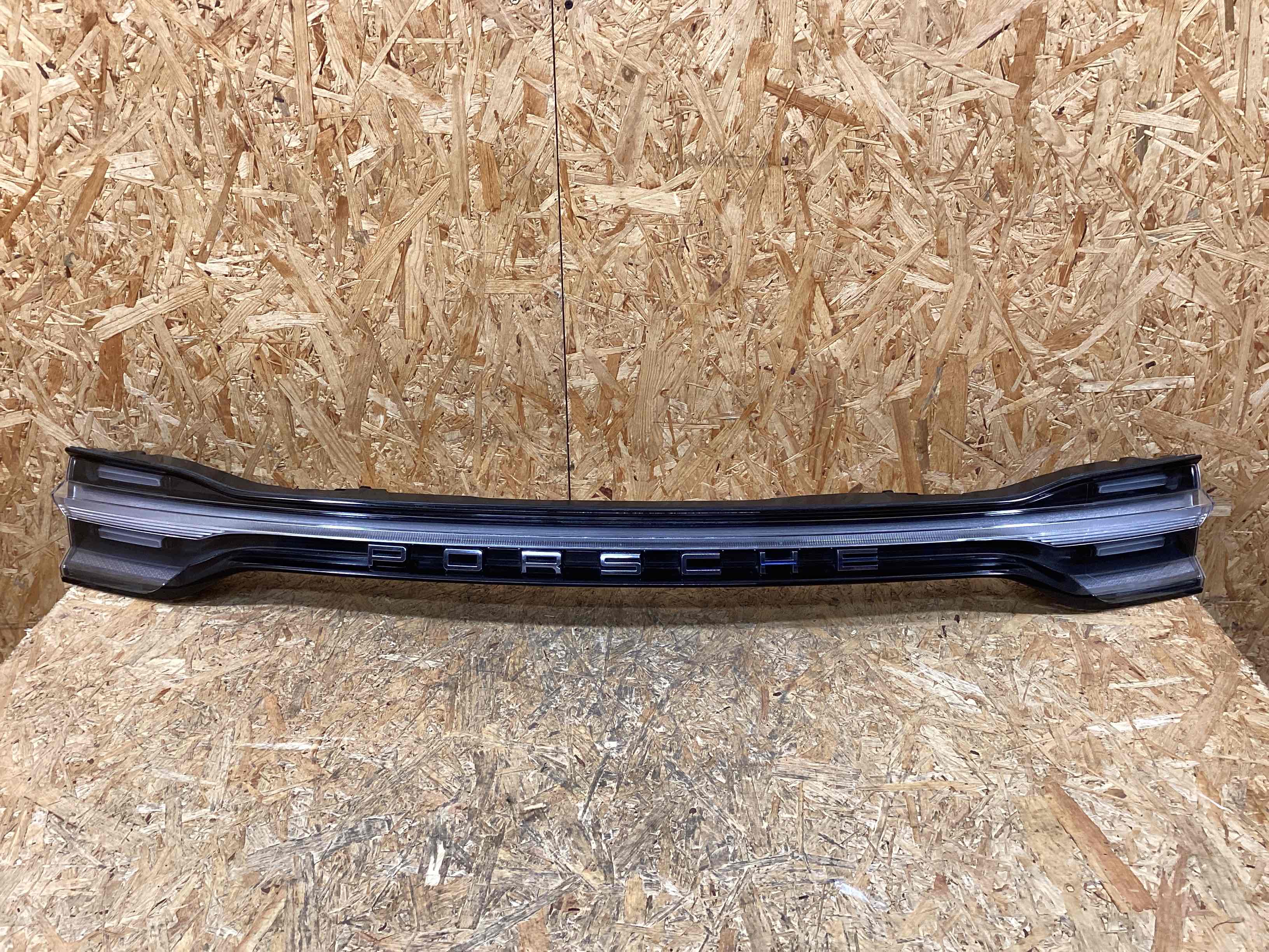 Фонарь стоп-сигнал Porsche Macan 131125-103