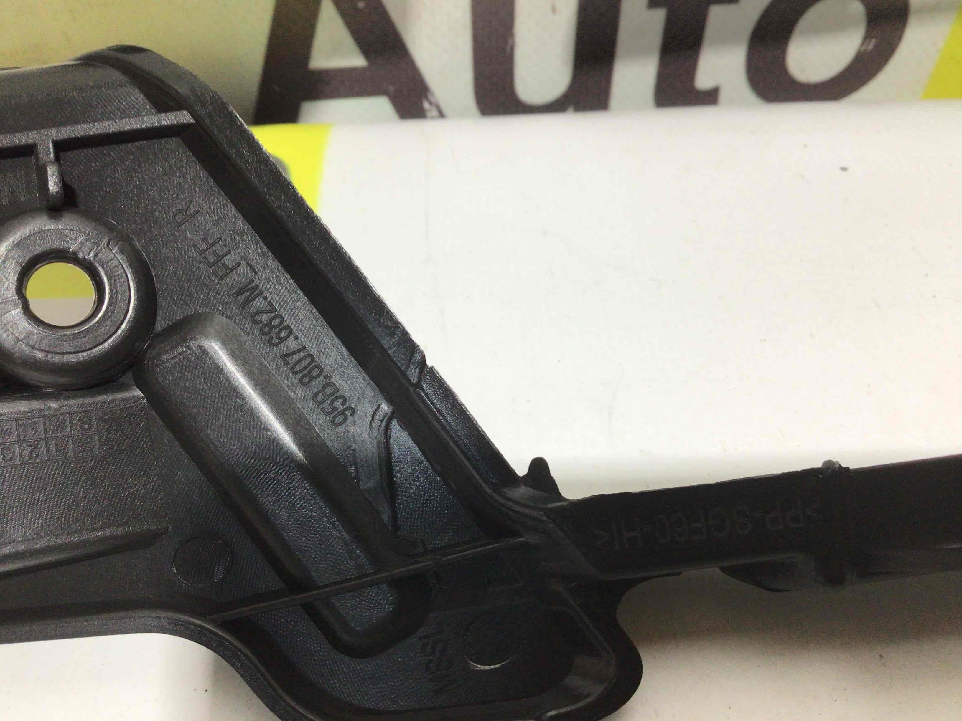 Заглушка, вставка (решетка) в бампер Porsche Macan 140426-009