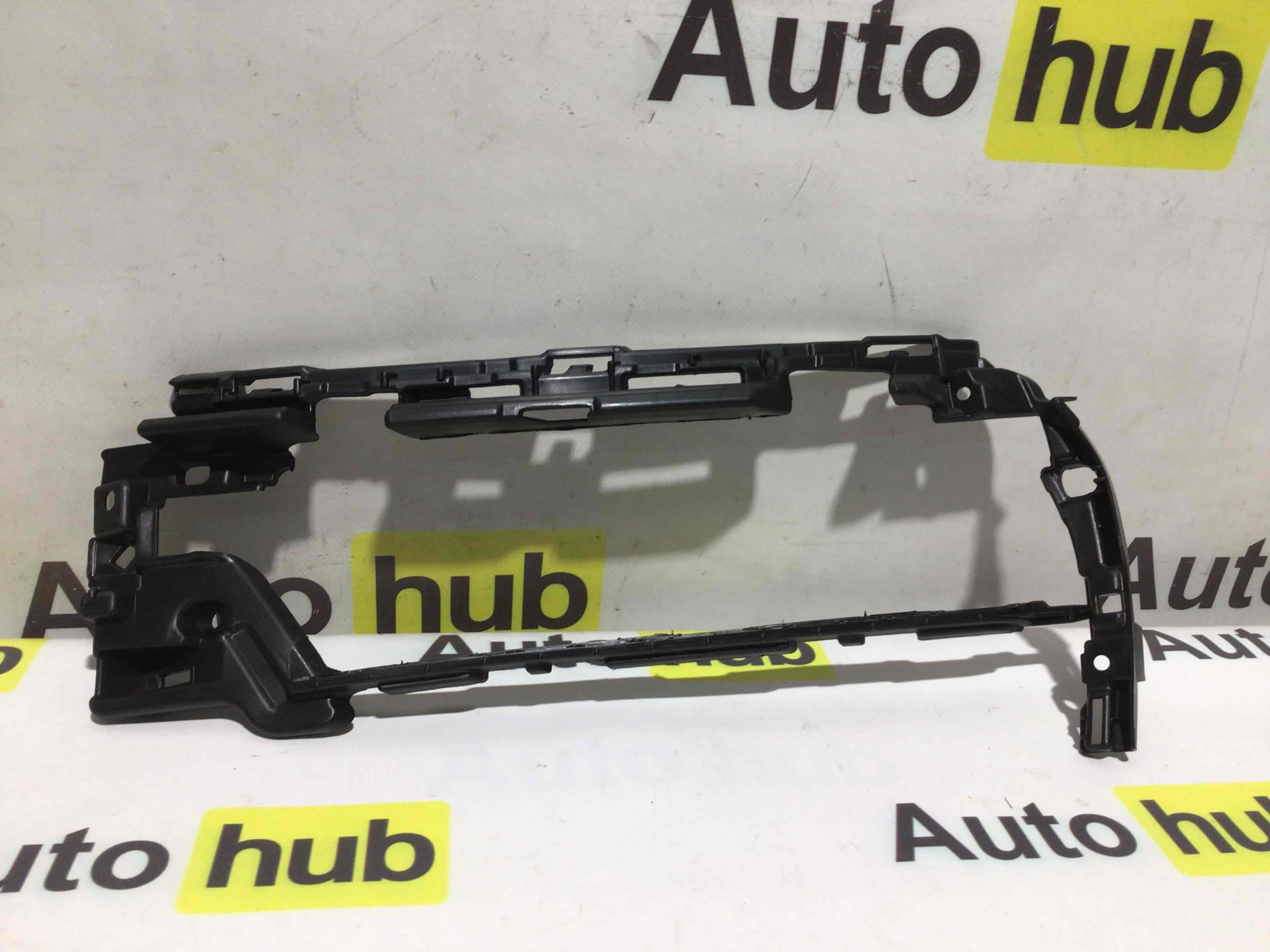 Заглушка, вставка (решетка) в бампер Porsche Macan 140426-011